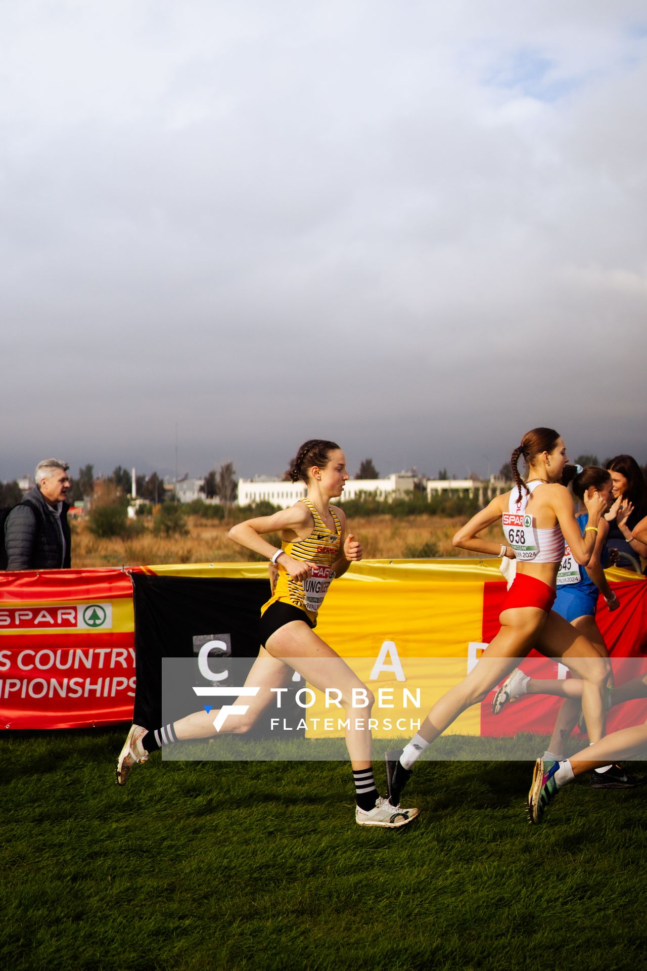 Emily Junginger (Germany) am 08.12.2024 bei den Crosslauf-Europameisterschaften in Antalya