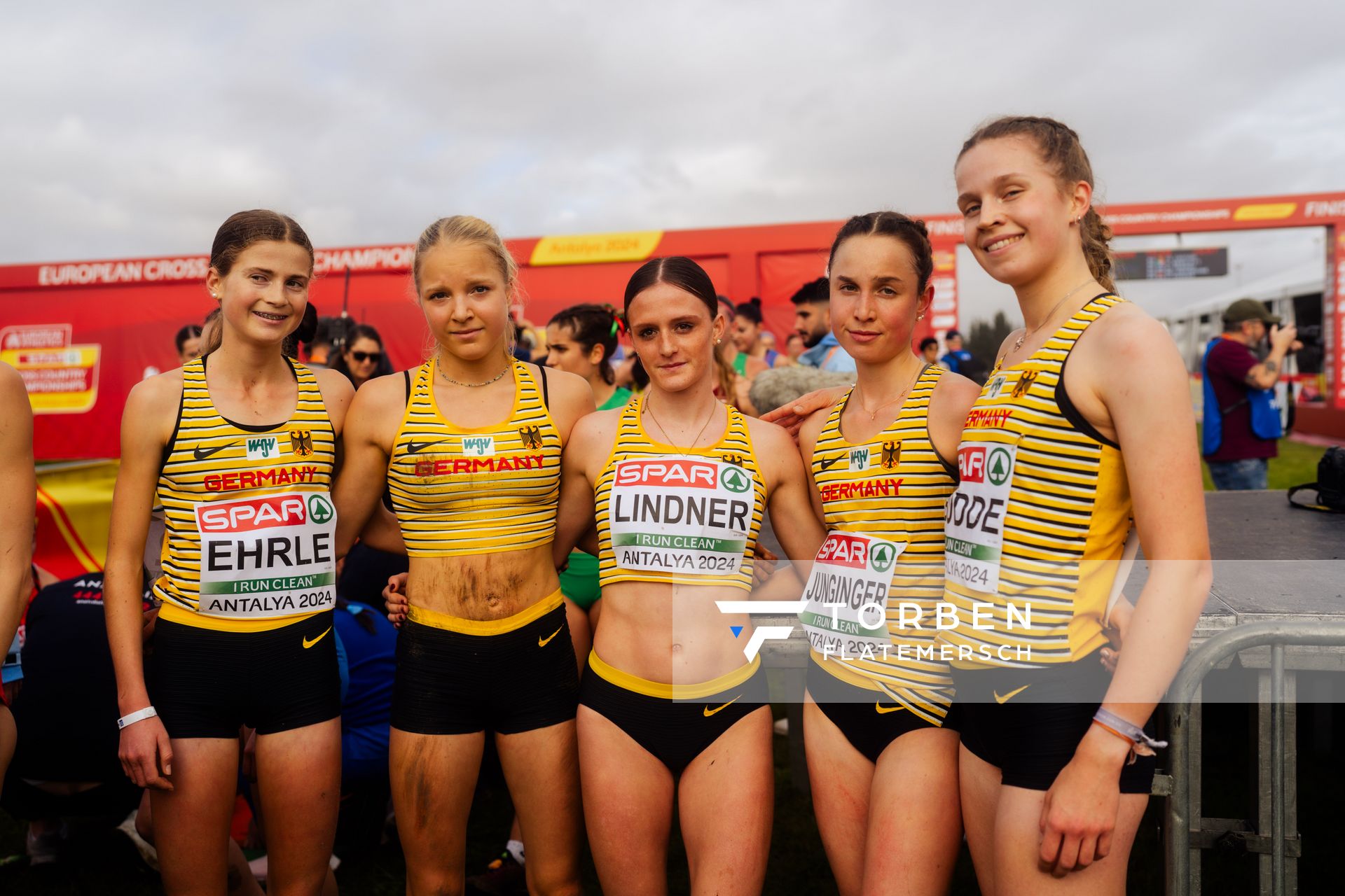 Julia Ehrle (Germany), Ada Werner (Germany), Jule Jutta Lindner (Germany), Emily Junginger (Germany), Adia Budde (Germany) am 08.12.2024 bei den Crosslauf-Europameisterschaften in Antalya
