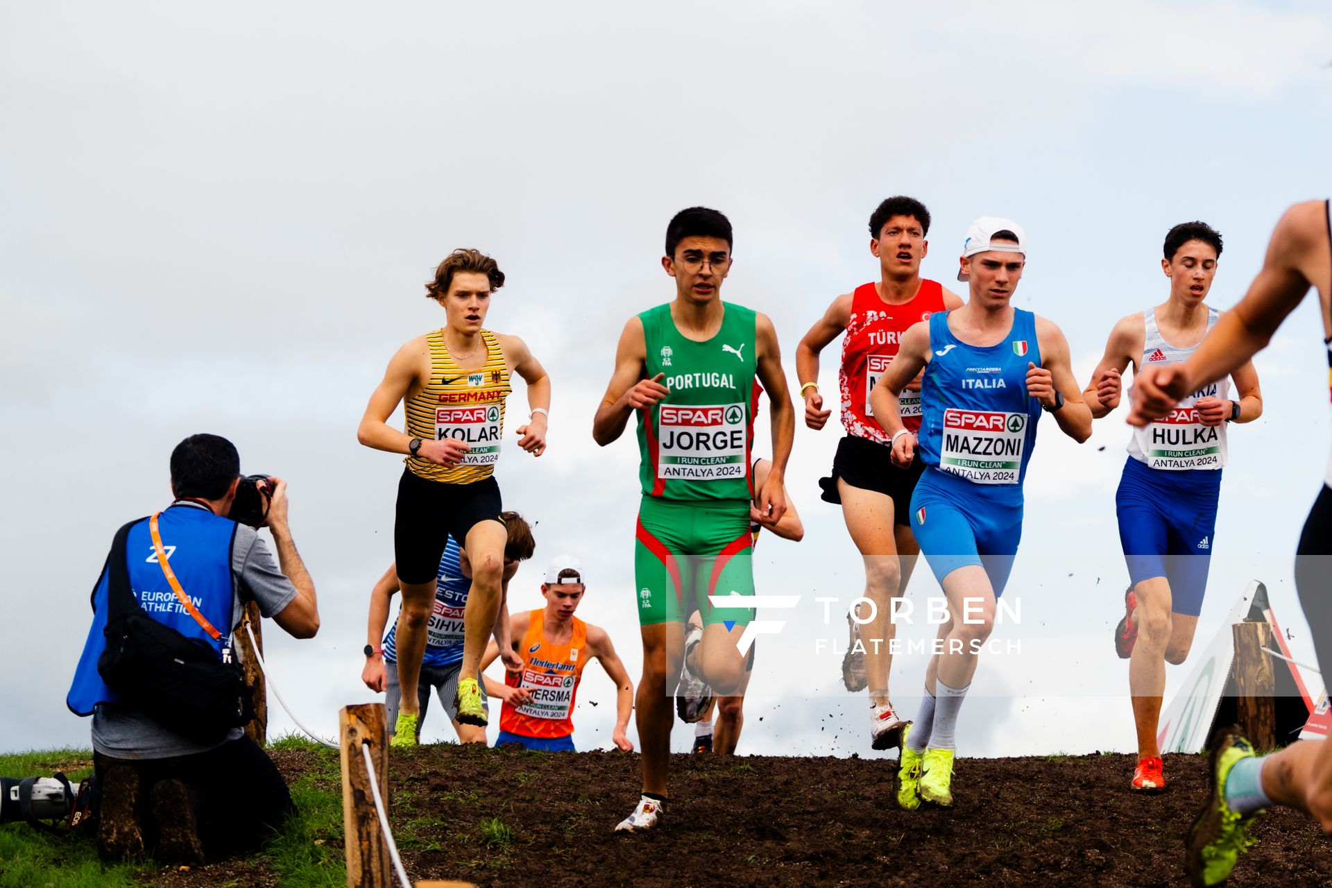 Elias Kolar (Germany), Tiago Jorge (Portugal), Leonardo Mazzoni (Italy) am 08.12.2024 bei den Crosslauf-Europameisterschaften in Antalya