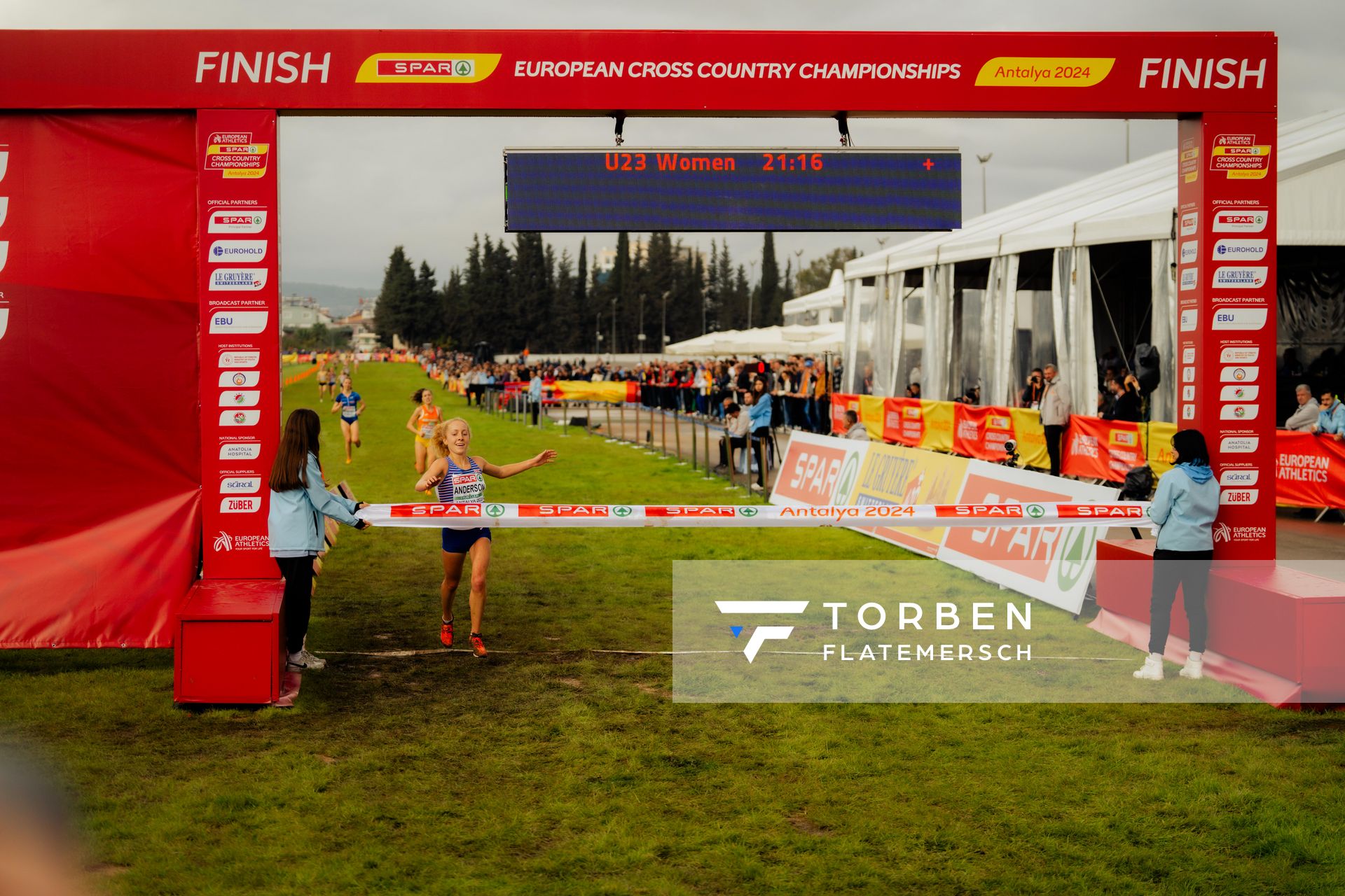 Phoebe Anderson (Great Britain) am 08.12.2024 bei den Crosslauf-Europameisterschaften in Antalya