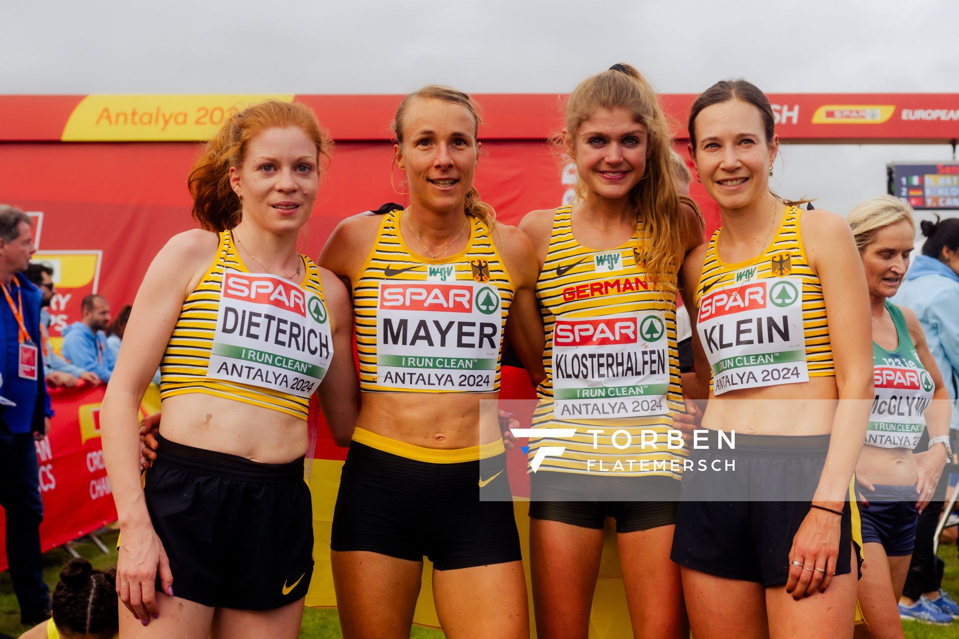 Eva Dieterich (Germany), Domenika Mayer (Germany), Konstanze Klosterhalfen (Germany), Hanna Klein (Germany) am 08.12.2024 bei den Crosslauf-Europameisterschaften in Antalya