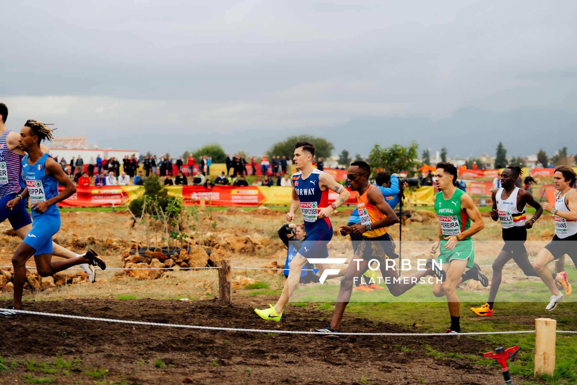 Jakob Ingebrigtsen (Norway), Nuno Pereira (Portugal) am 08.12.2024 bei den Crosslauf-Europameisterschaften in Antalya