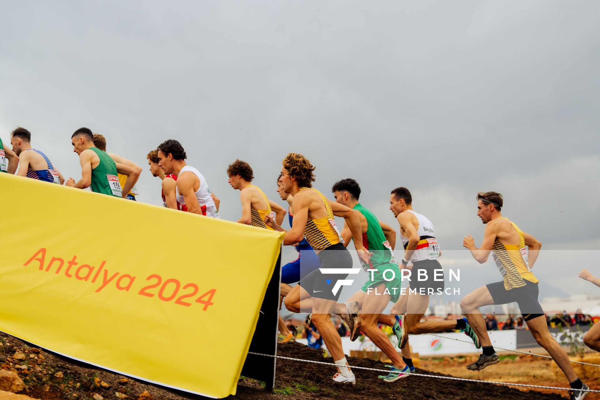 Markus Görger (Germany), Nick Jäger (Germany), Davor Aaron Bienenfeld (Germany) am 08.12.2024 bei den Crosslauf-Europameisterschaften in Antalya