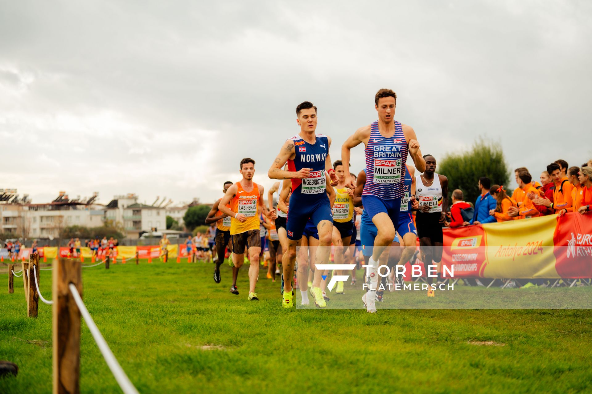 Jakob Ingebrigtsen (Norway), Hugo Milner (Great Britain) am 08.12.2024 bei den Crosslauf-Europameisterschaften in Antalya