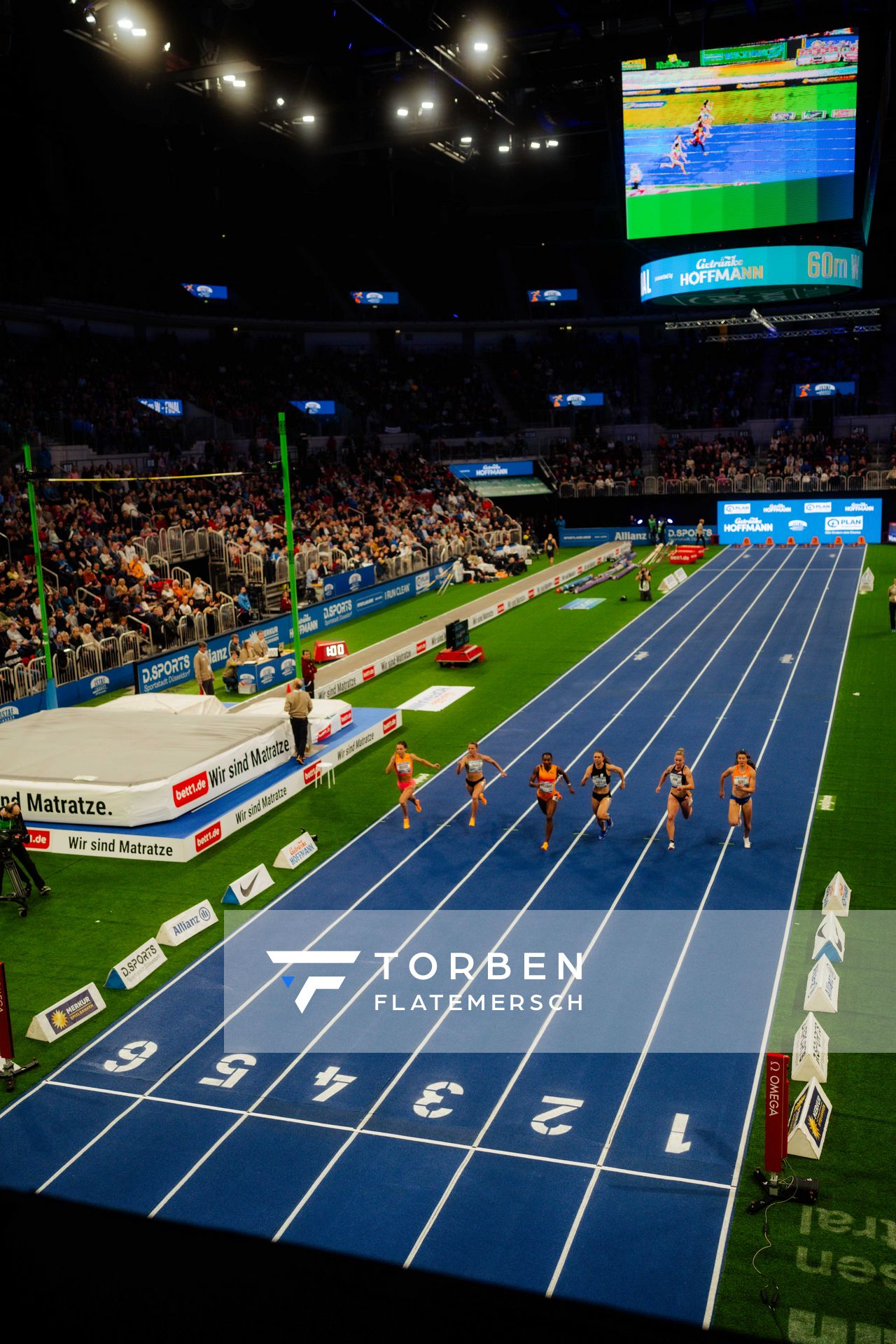 60 m Finale der Frauen mit Bianca Williams (GBR), Amy Hunt (GBR), Geraldine Frey (SUI), Rani Rosius (BEL), Sophia Junk (GER), Boglarka Takacs (HUN) beim ISTAF Indoor Düsseldorf am 09.02.2025 im PSD Bank Dome in Düsseldorf
