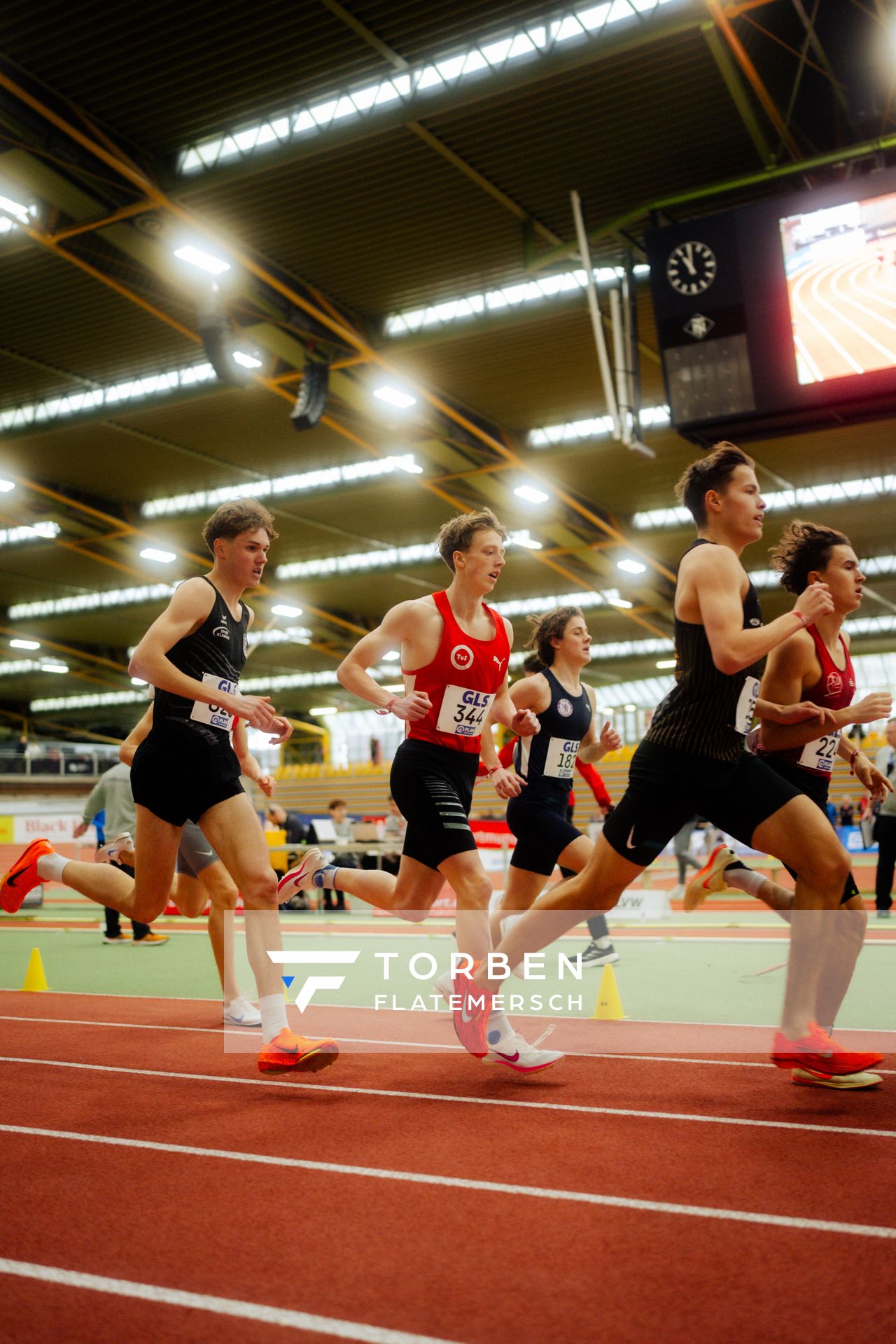 Luis Heymann (NI/TuS Haren), Felix Adam (BY/MTV 1881 Ingolstadt) waehrend den deutschen Jugend-Hallenmeisterschaften U20 am 15.02.2025 in der Helmut-Körnig-Halle in Dortmund