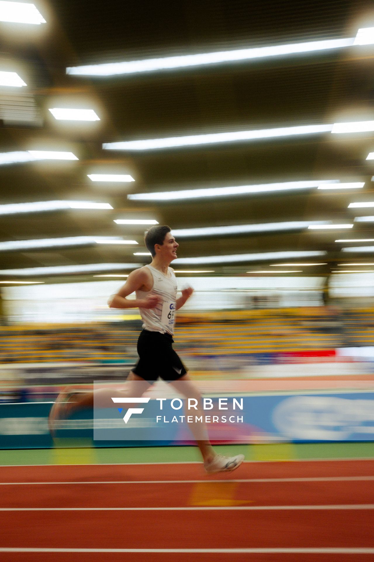 Luca Grobbel (LAC Veltins Hochsauerland) waehrend den deutschen Jugend-Hallenmeisterschaften U20 am 15.02.2025 in der Helmut-Körnig-Halle in Dortmund