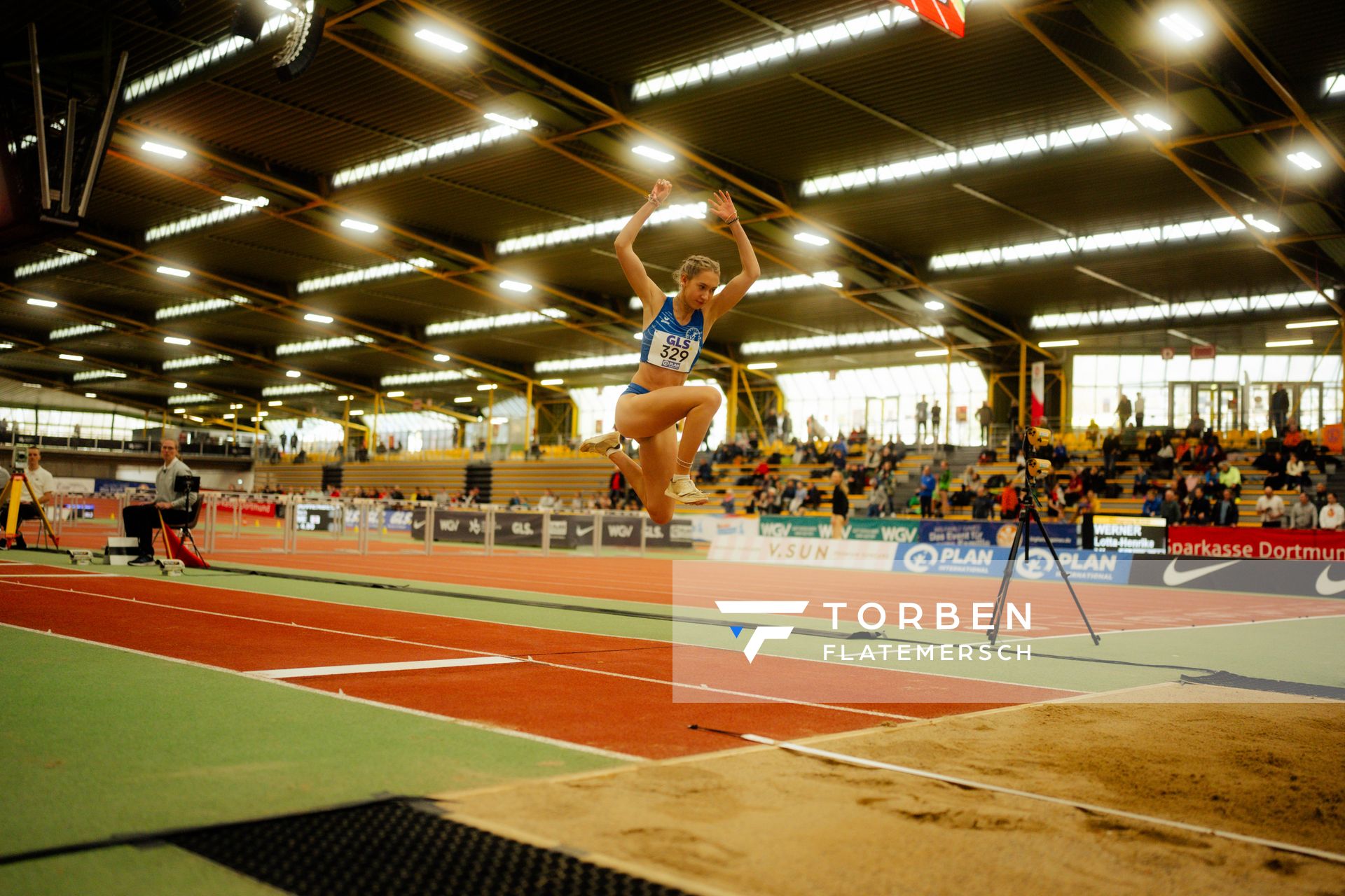 Lotta-Henrike Werner (LG Weserbergland) im Dreipsrung während den deutschen Jugend-Hallenmeisterschaften U20 am 15.02.2025 in der Helmut-Körnig-Halle in Dortmund