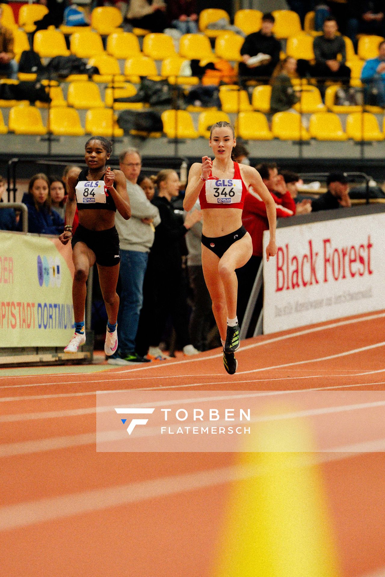 Luna Fischer (VfL Eintracht Hannover) waehrend den deutschen Jugend-Hallenmeisterschaften U20 am 15.02.2025 in der Helmut-Körnig-Halle in Dortmund