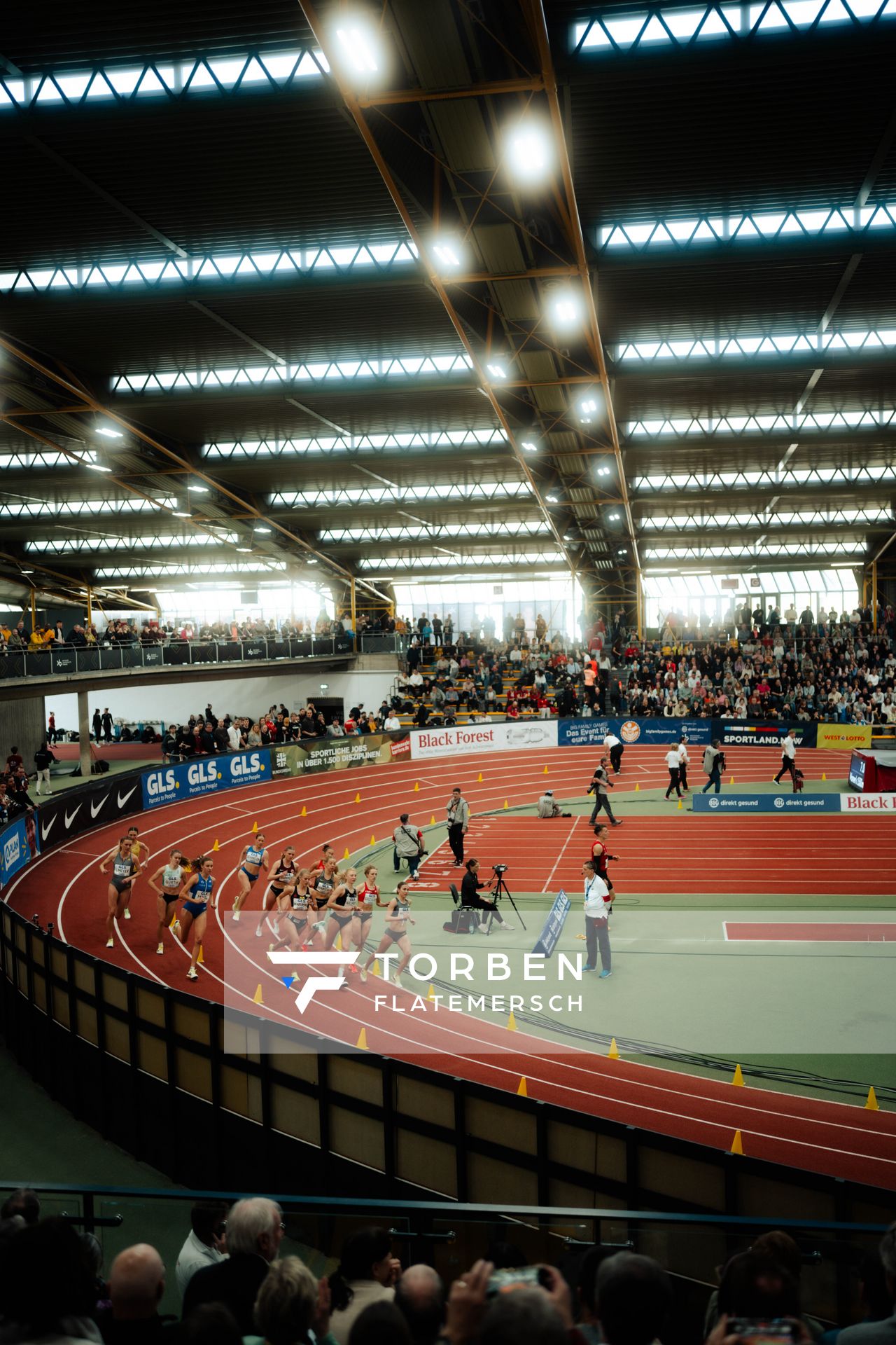 1500m der Frauen bei den deutschen Hallenmeisterschaften am 23.02.2025 in der Helmut-Körnig-Halle in Dortmund