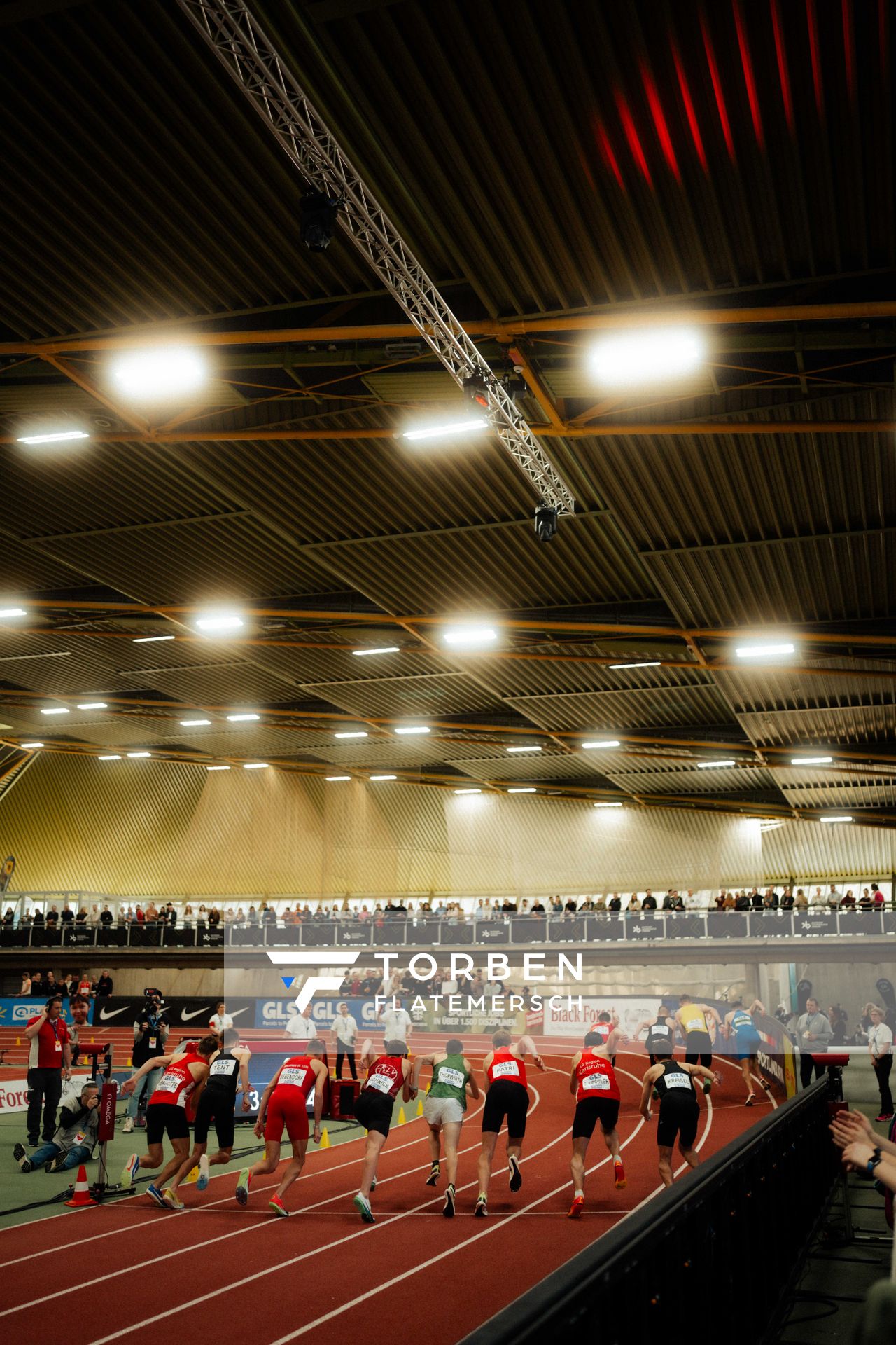 Start der 1500m der Männer bei den deutschenHallenmeisterschaften am 23.02.2025 in der Helmut-Körnig-Halle in Dortmund