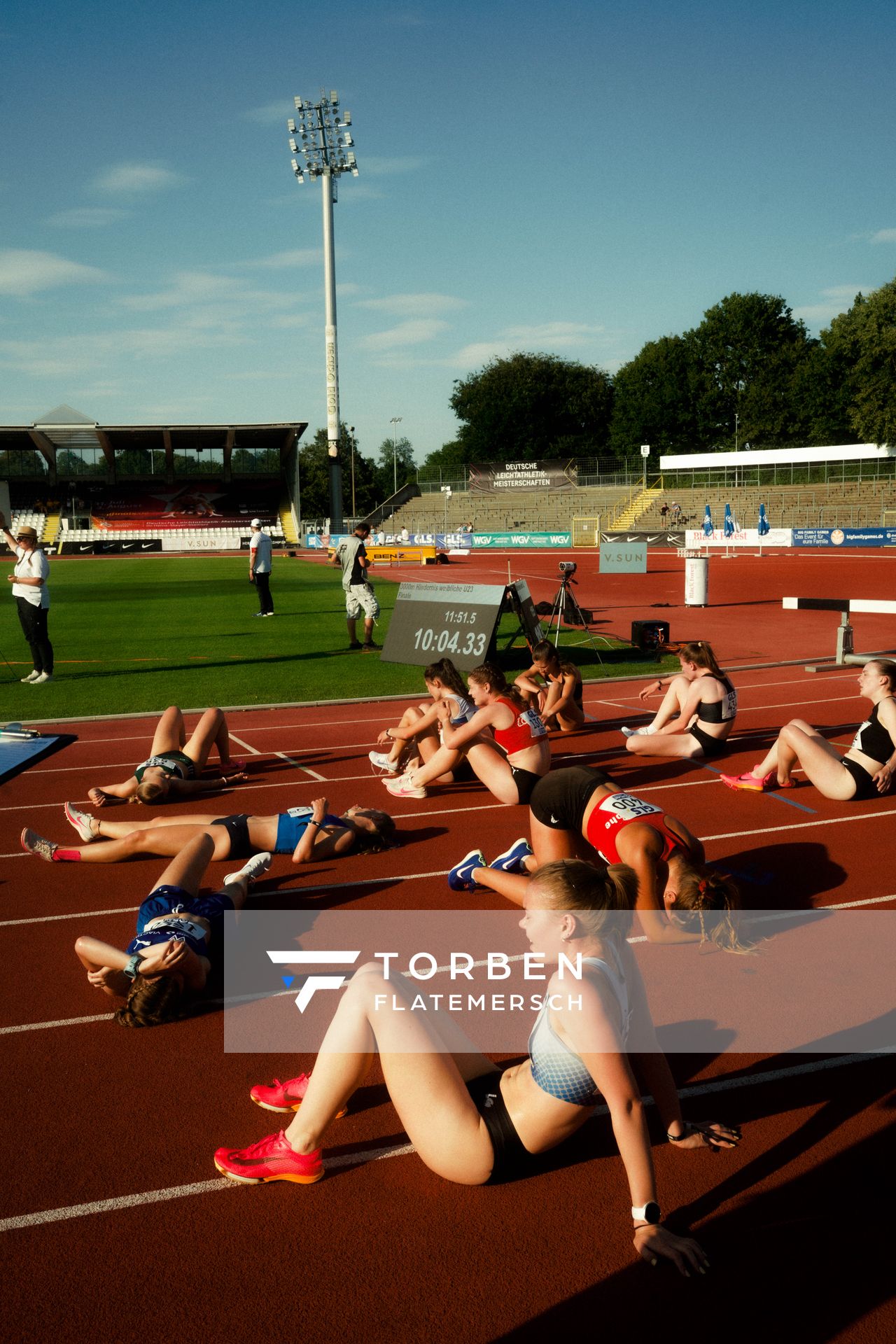 Die U23 Athletinnen nach dem 3000m Hindernis waehrend der U16-/U23-DM am 05.07.2025 im Donaustadion in Ulm