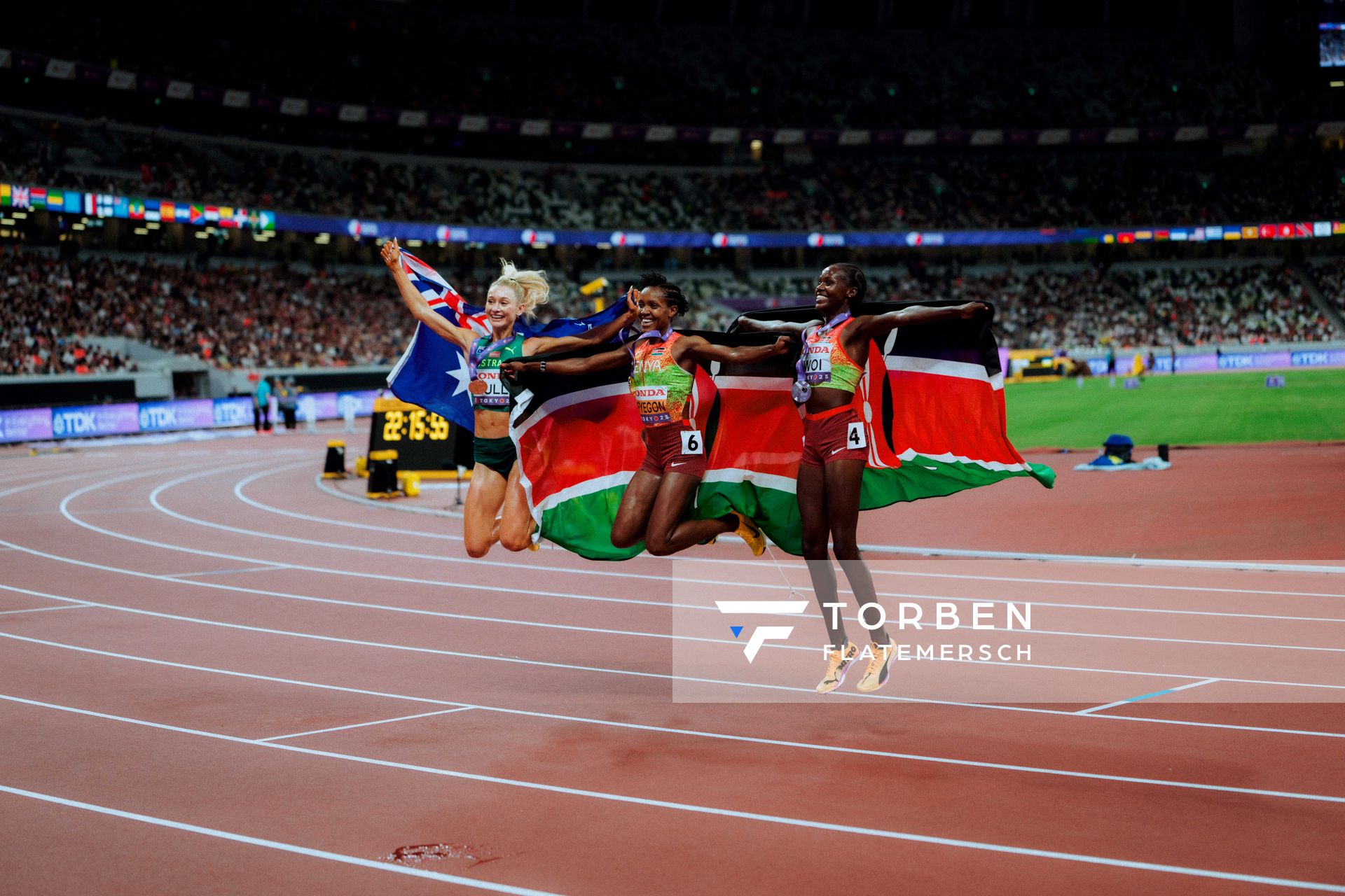 Jessica Hull (AUS), Faith Kipyegon (KEN), Dorcus Ewoi (KEN) during the World Athletics Championships on 16.09.2025 in Tokyo.