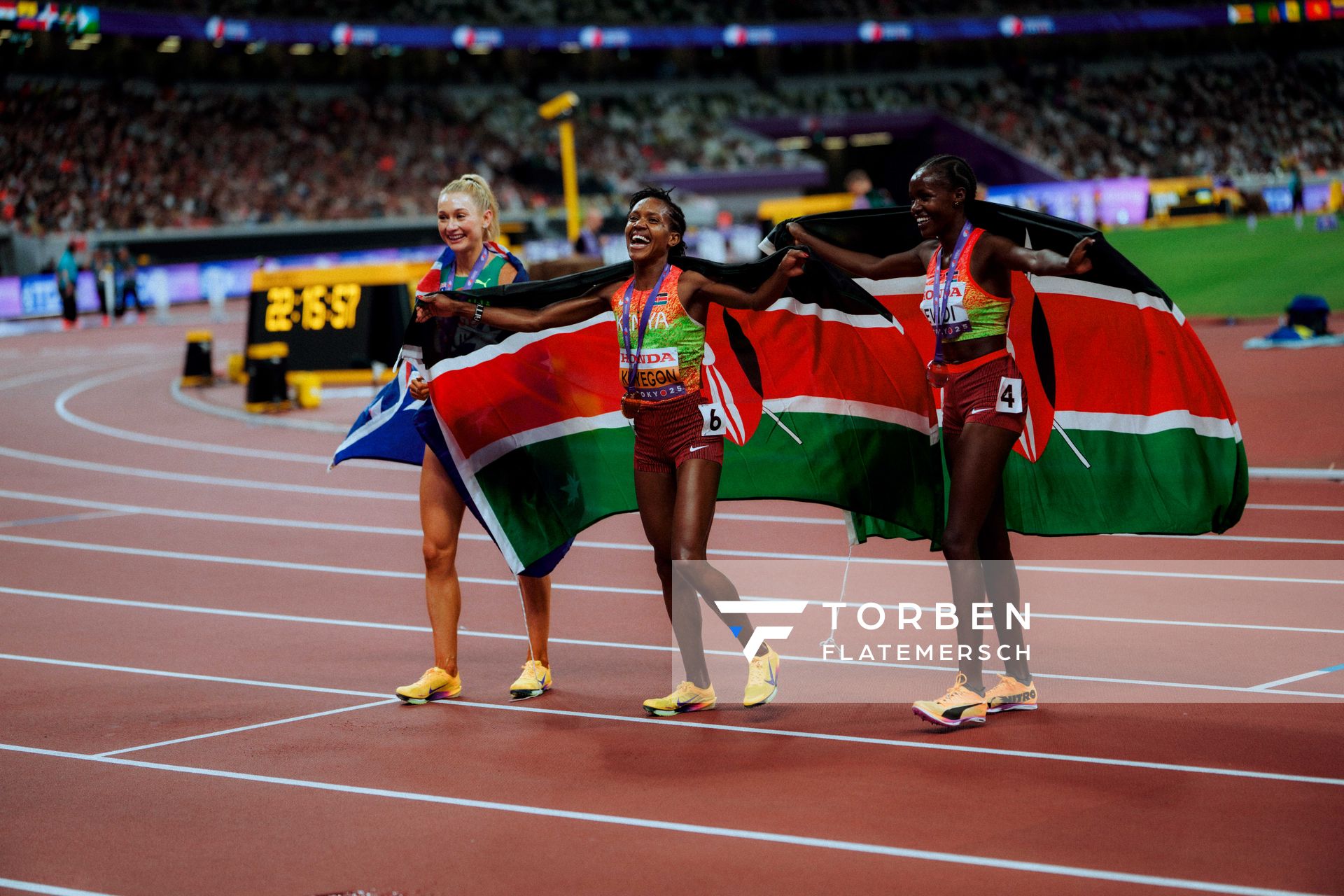 Jessica Hull (AUS), Faith Kipyegon (KEN), Dorcus Ewoi (KEN) during the World Athletics Championships on 16.09.2025 in Tokyo.