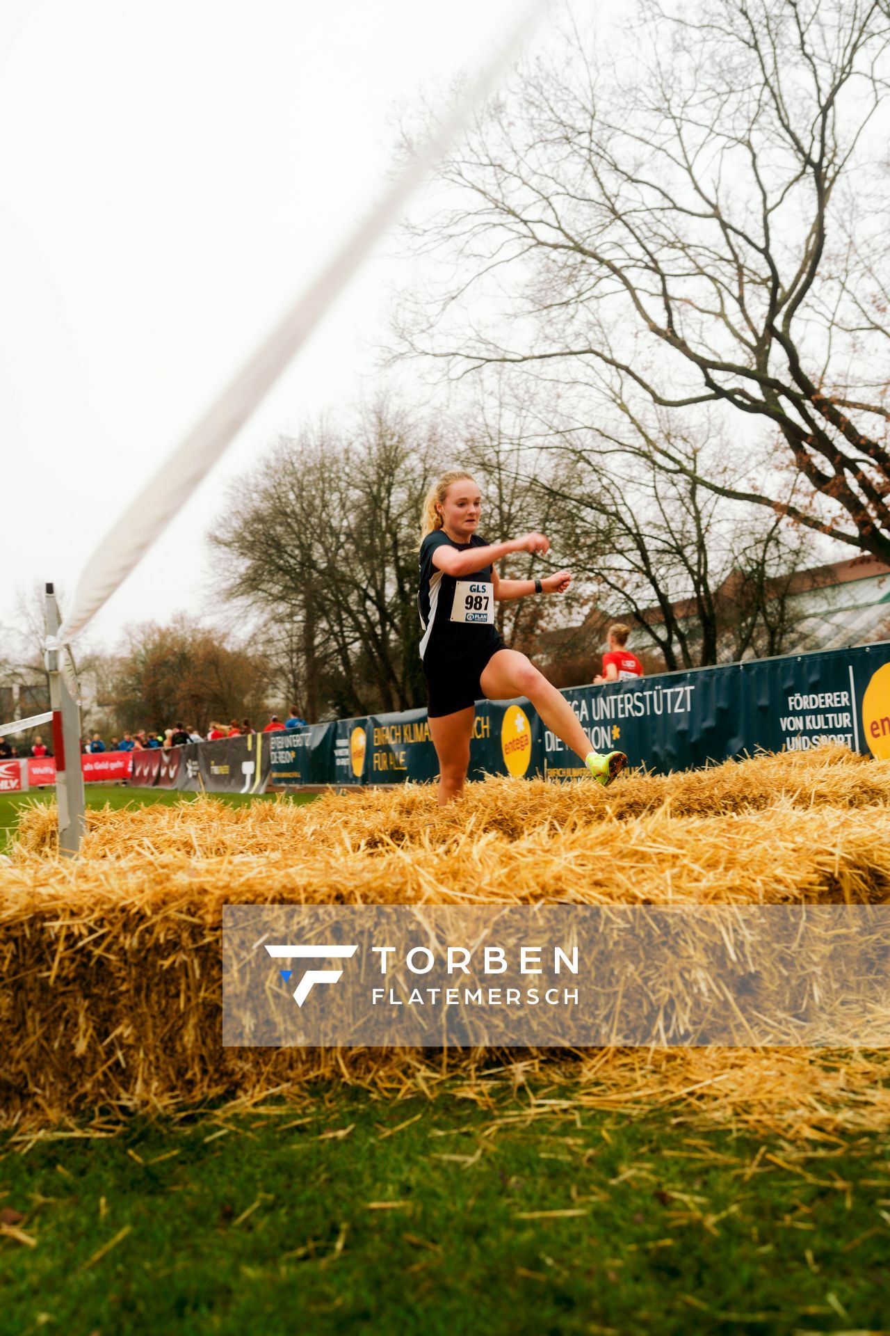 Gloria Herold (Erfurter LAC) im Lauf L01 - Weibliche Jugend U18 bei den Deutschen Meisterschaften im Crosslauf auf dem Sportgelände Bürgerpark Nord am 29.11.2025 in Darmstadt