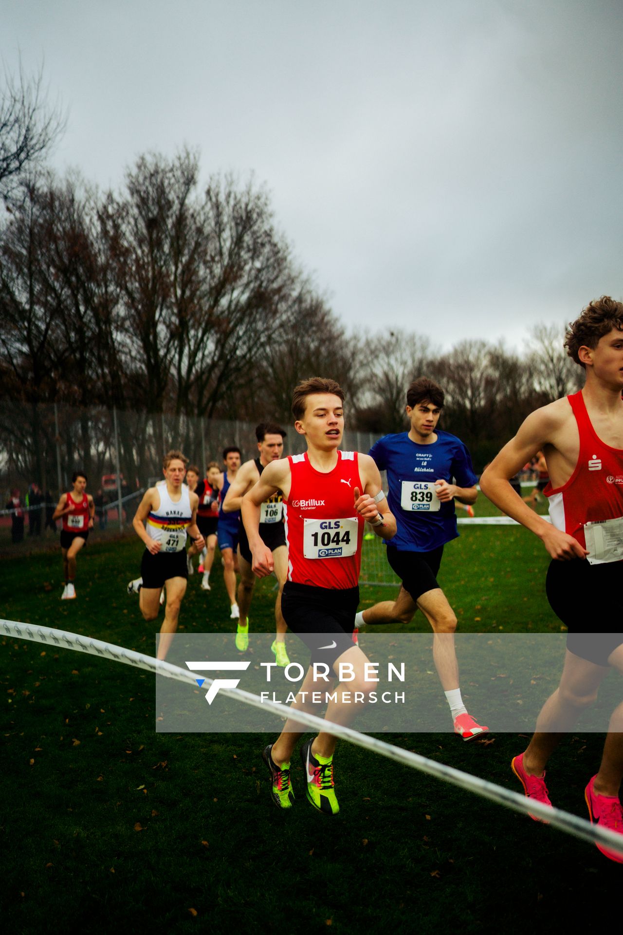 Jonathan Albustin (LG Brillux Münster) im Lauf L02 - Männliche Jugend U18 bei den Deutschen Meisterschaften im Crosslauf auf dem Sportgelände Bürgerpark Nord am 29.11.2025 in Darmstadt