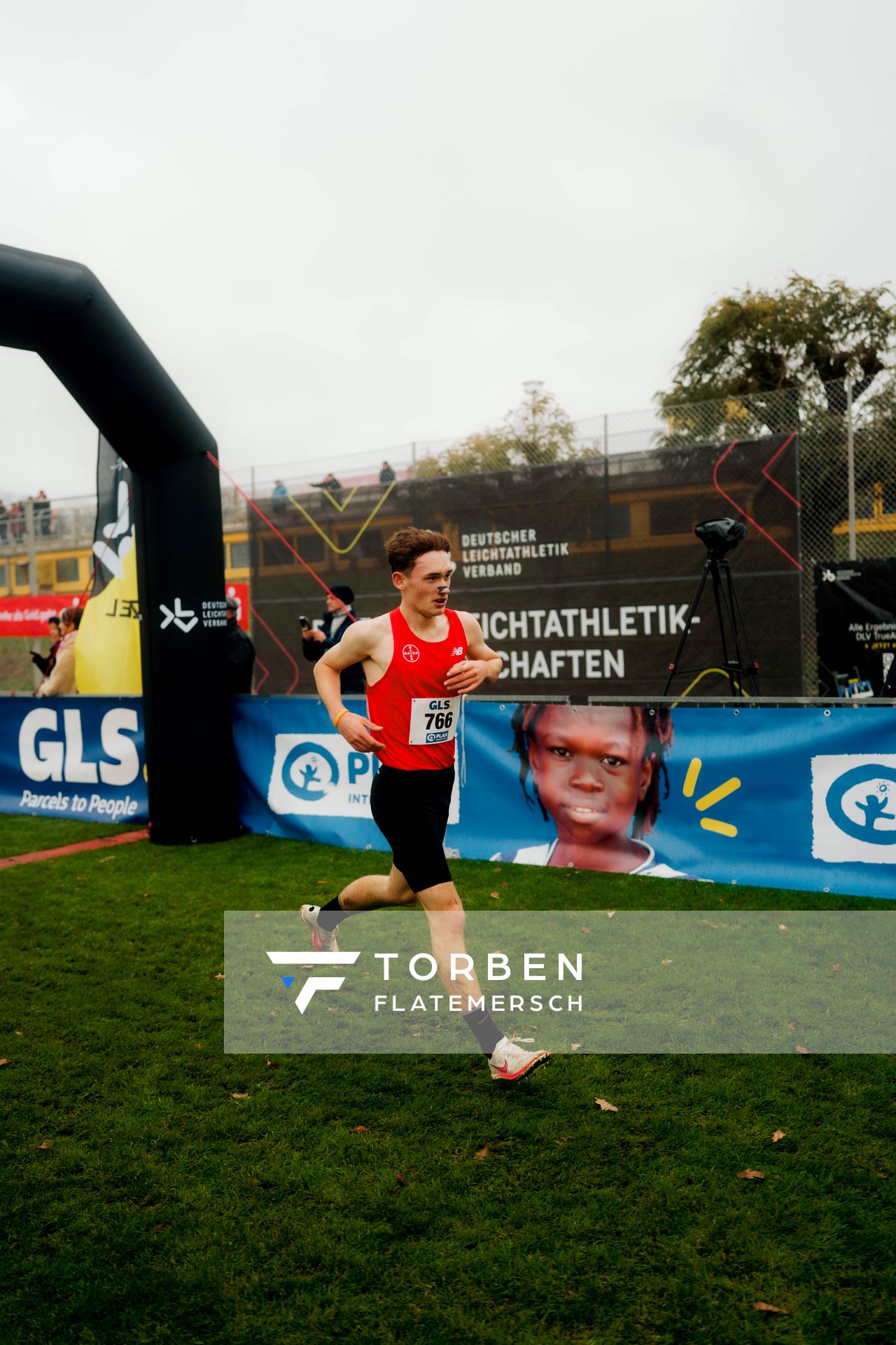 Lucian-Elija Unverzagt (TSV Bayer 04 Leverkusen) im Lauf L02 - Männliche Jugend U18 bei den Deutschen Meisterschaften im Crosslauf auf dem Sportgelände Bürgerpark Nord am 29.11.2025 in Darmstadt