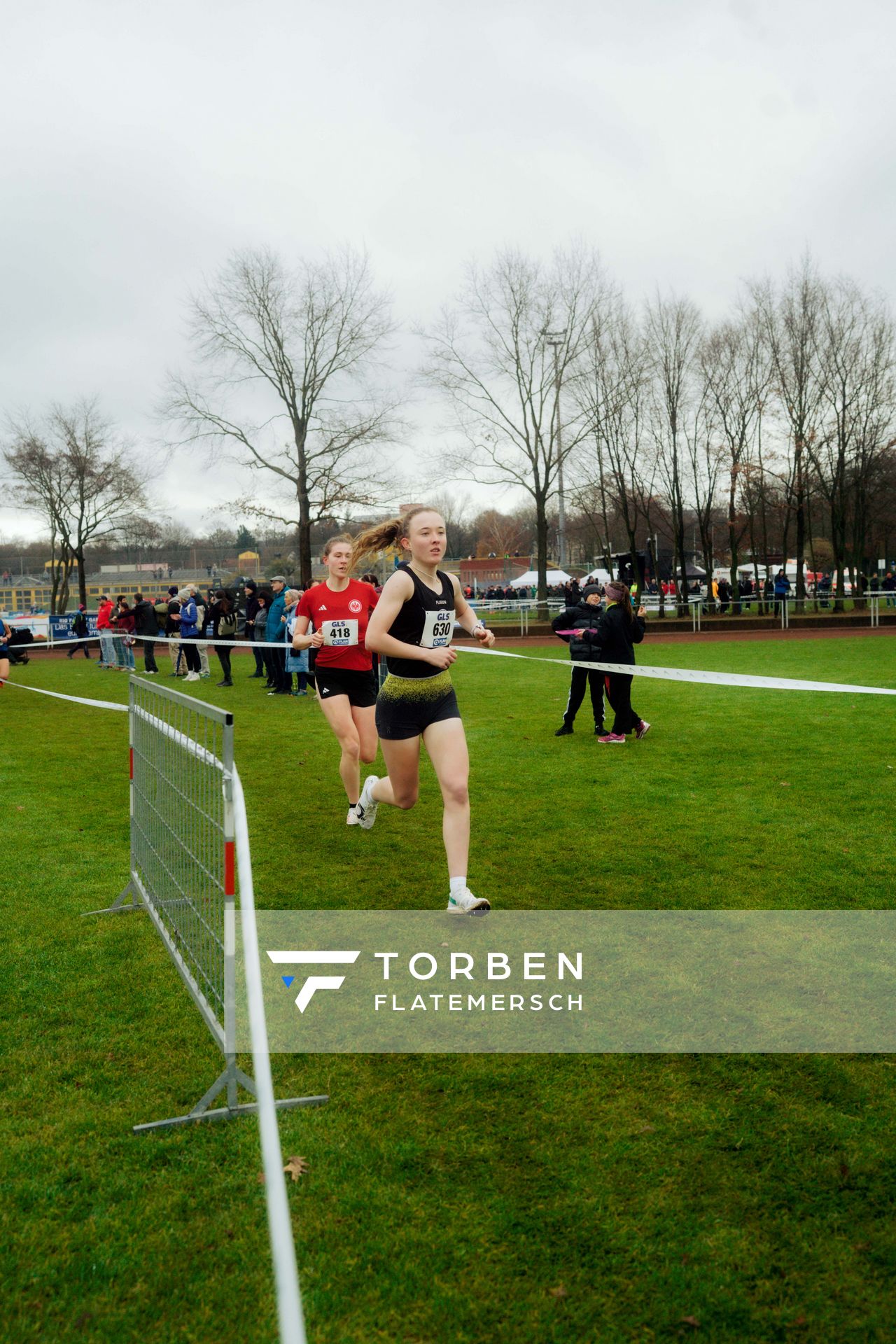 Johanna Ewert (Hannover 96) im Lauf L03 - Weibliche Jugend U20 bei den Deutschen Meisterschaften im Crosslauf auf dem Sportgelände Bürgerpark Nord am 29.11.2025 in Darmstadt