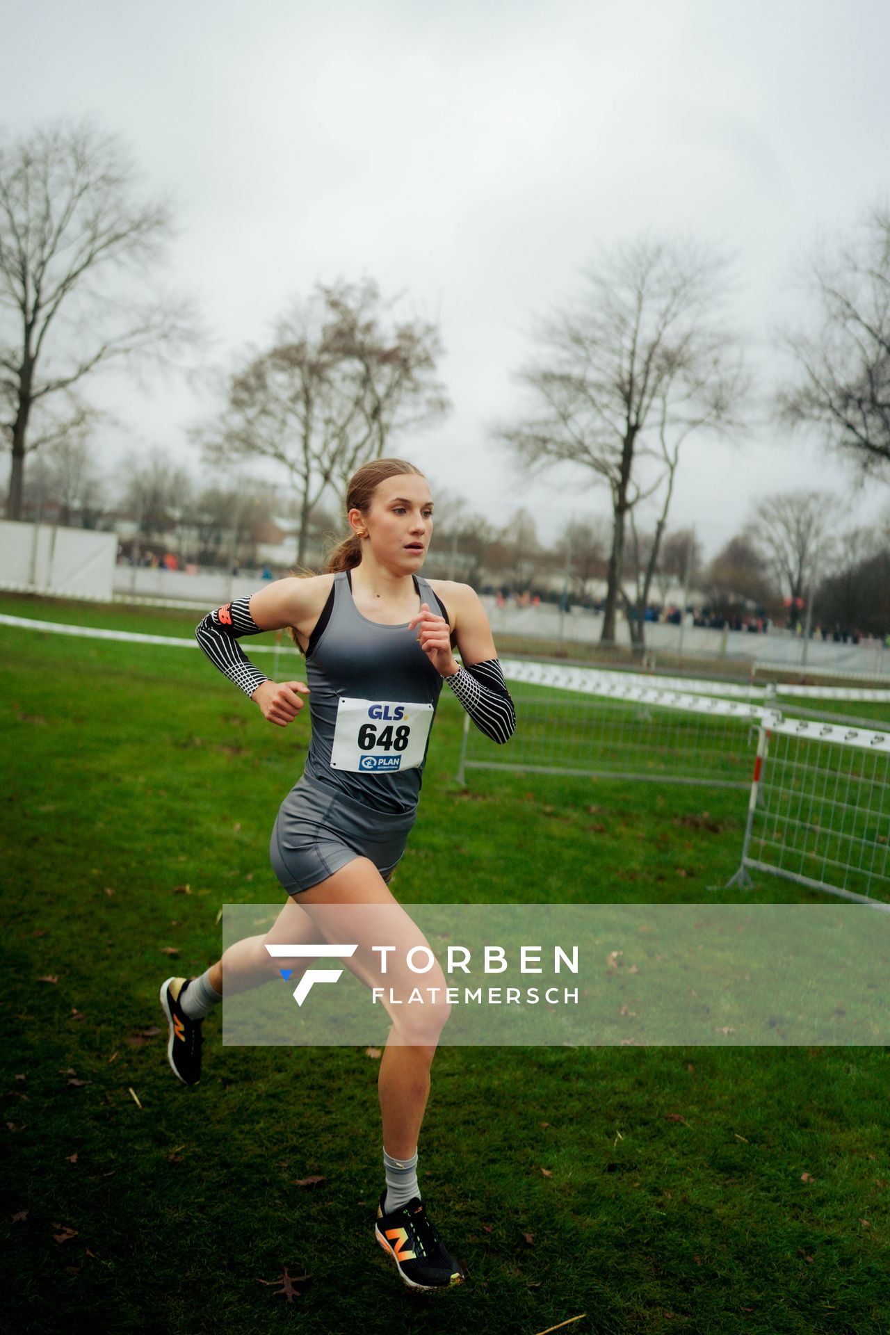 Lera Miller (VfL Löningen) im Lauf L03 - Weibliche Jugend U20 bei den Deutschen Meisterschaften im Crosslauf auf dem Sportgelände Bürgerpark Nord am 29.11.2025 in Darmstadt