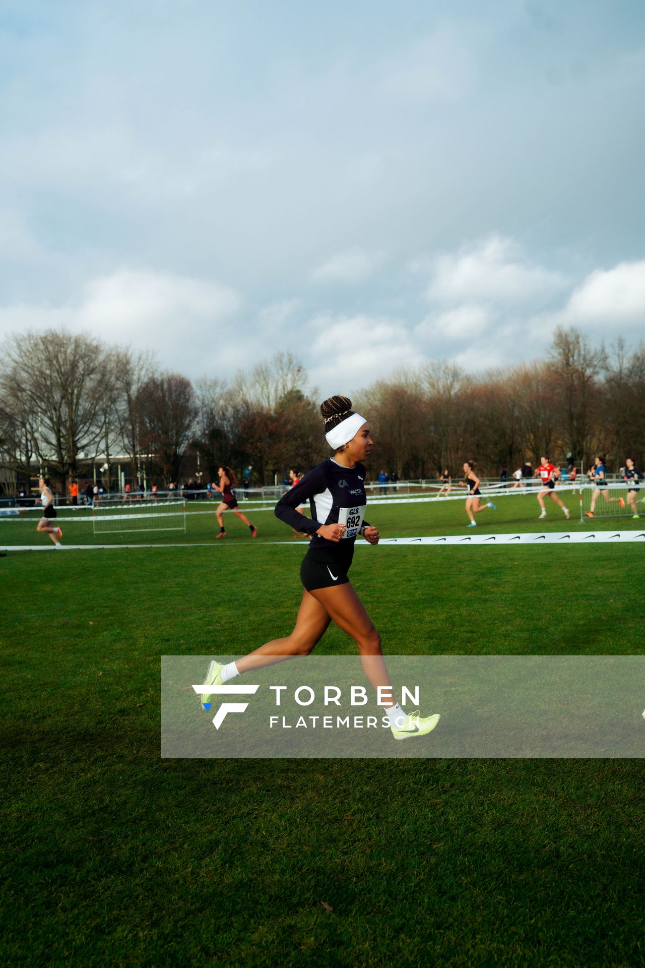 Natalie Füllgraf (Cologne Athletics) im Lauf L05 - Frauen Mittelstrecke bei den Deutschen Meisterschaften im Crosslauf auf dem Sportgelände Bürgerpark Nord am 29.11.2025 in Darmstadt