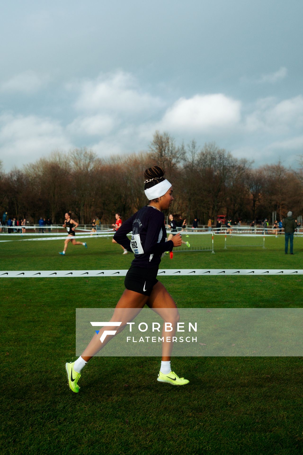 Natalie Füllgraf (Cologne Athletics) im Lauf L05 - Frauen Mittelstrecke bei den Deutschen Meisterschaften im Crosslauf auf dem Sportgelände Bürgerpark Nord am 29.11.2025 in Darmstadt