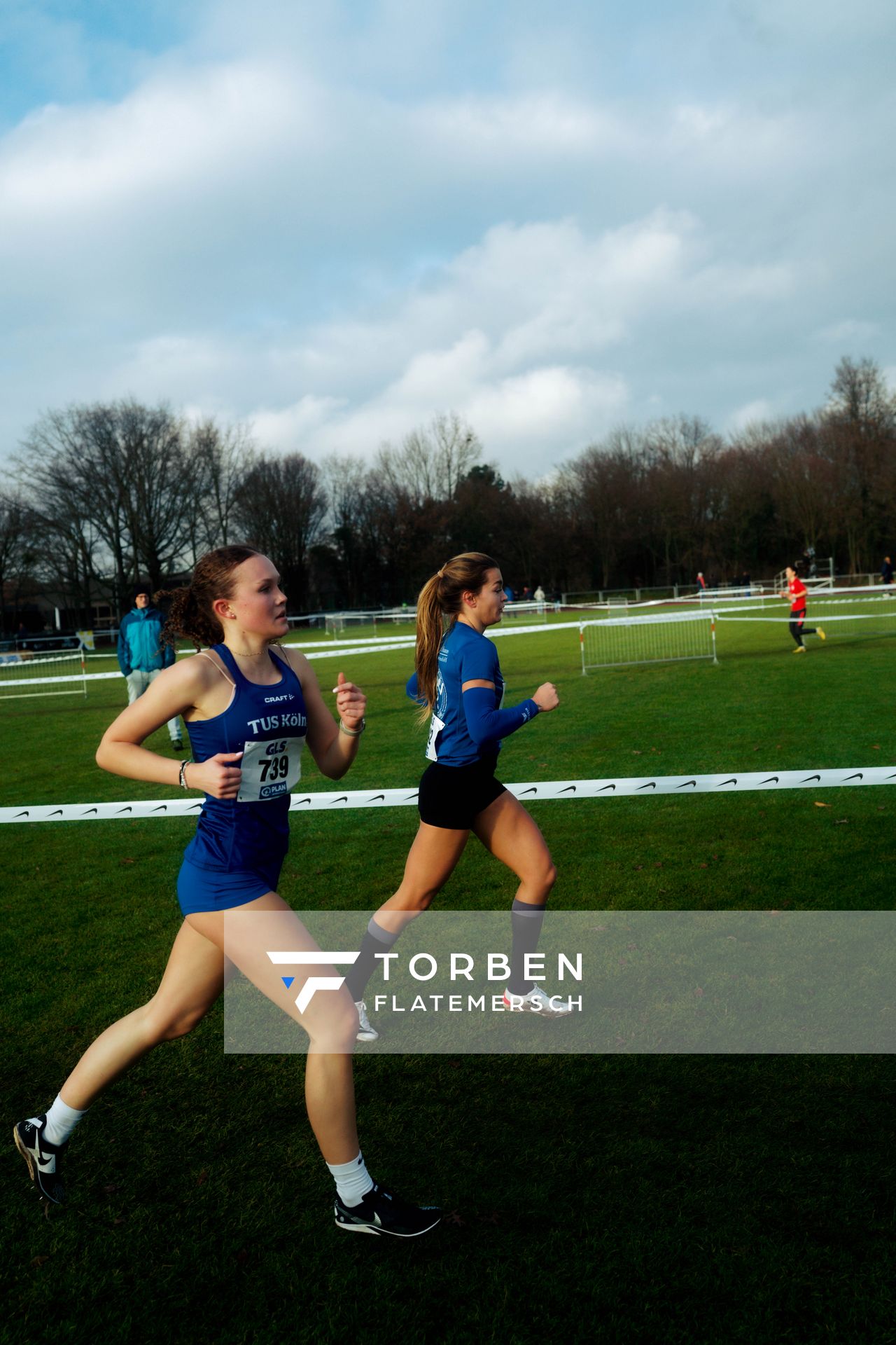 Sonia Maier (TuS Köln rrh.) im Lauf L05 - Frauen Mittelstrecke bei den Deutschen Meisterschaften im Crosslauf auf dem Sportgelände Bürgerpark Nord am 29.11.2025 in Darmstadt
