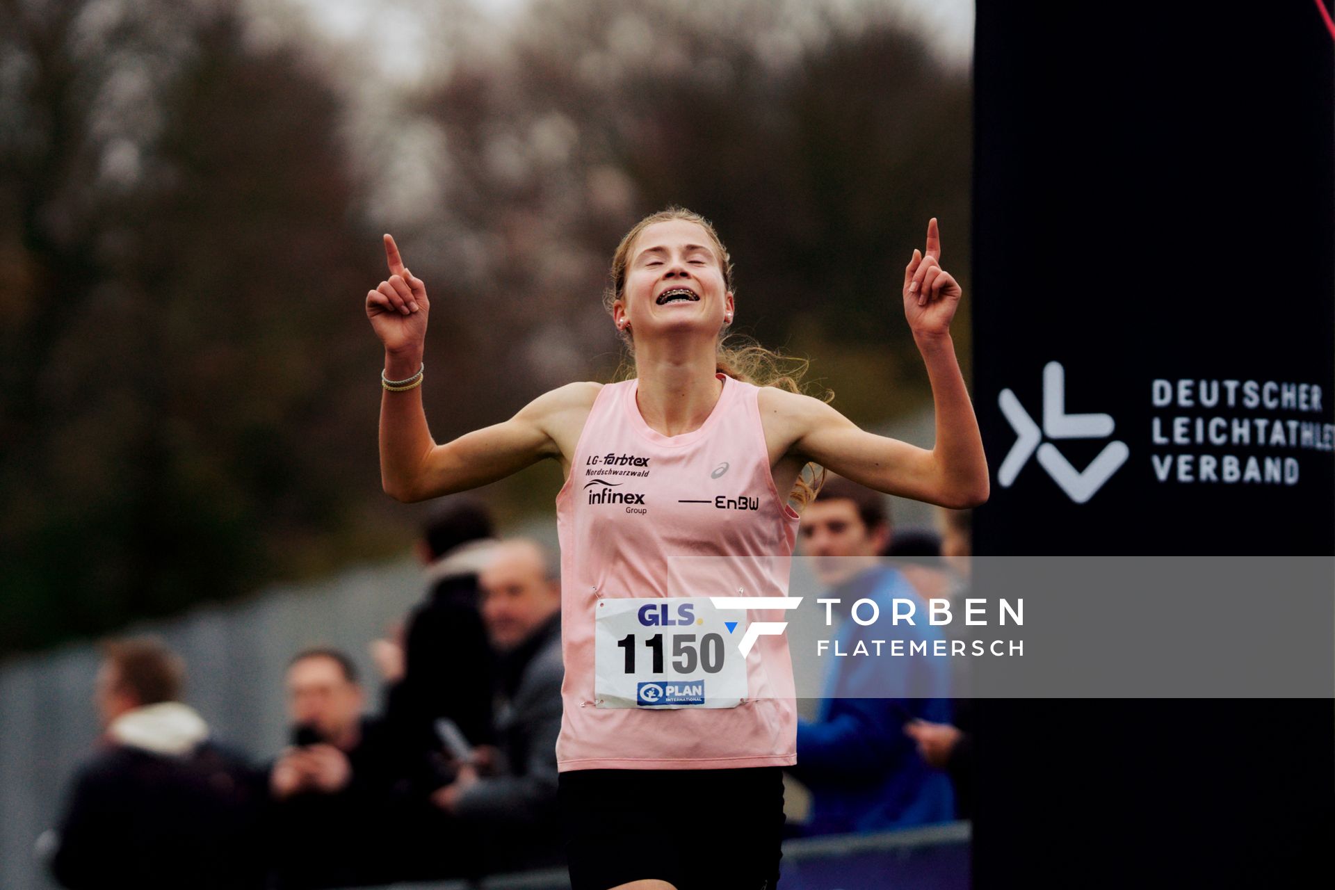 Julia Ehrle (LG farbtex Nordschwarzwald) im Lauf L03 - Weibliche Jugend U20 bei den Deutschen Meisterschaften im Crosslauf auf dem Sportgelände Bürgerpark Nord am 29.11.2025 in Darmstadt