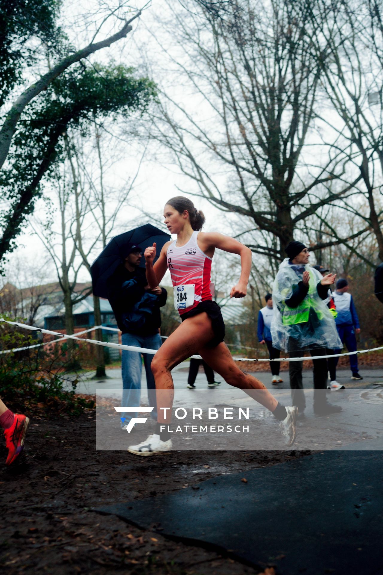 Lisa Tertsch (ASC Darmstadt) im Lauf L09 - Frauen, U23 Langstrecke bei den Deutschen Meisterschaften im Crosslauf auf dem Sportgelände Bürgerpark Nord am 30.11.2025 in Darmstadt