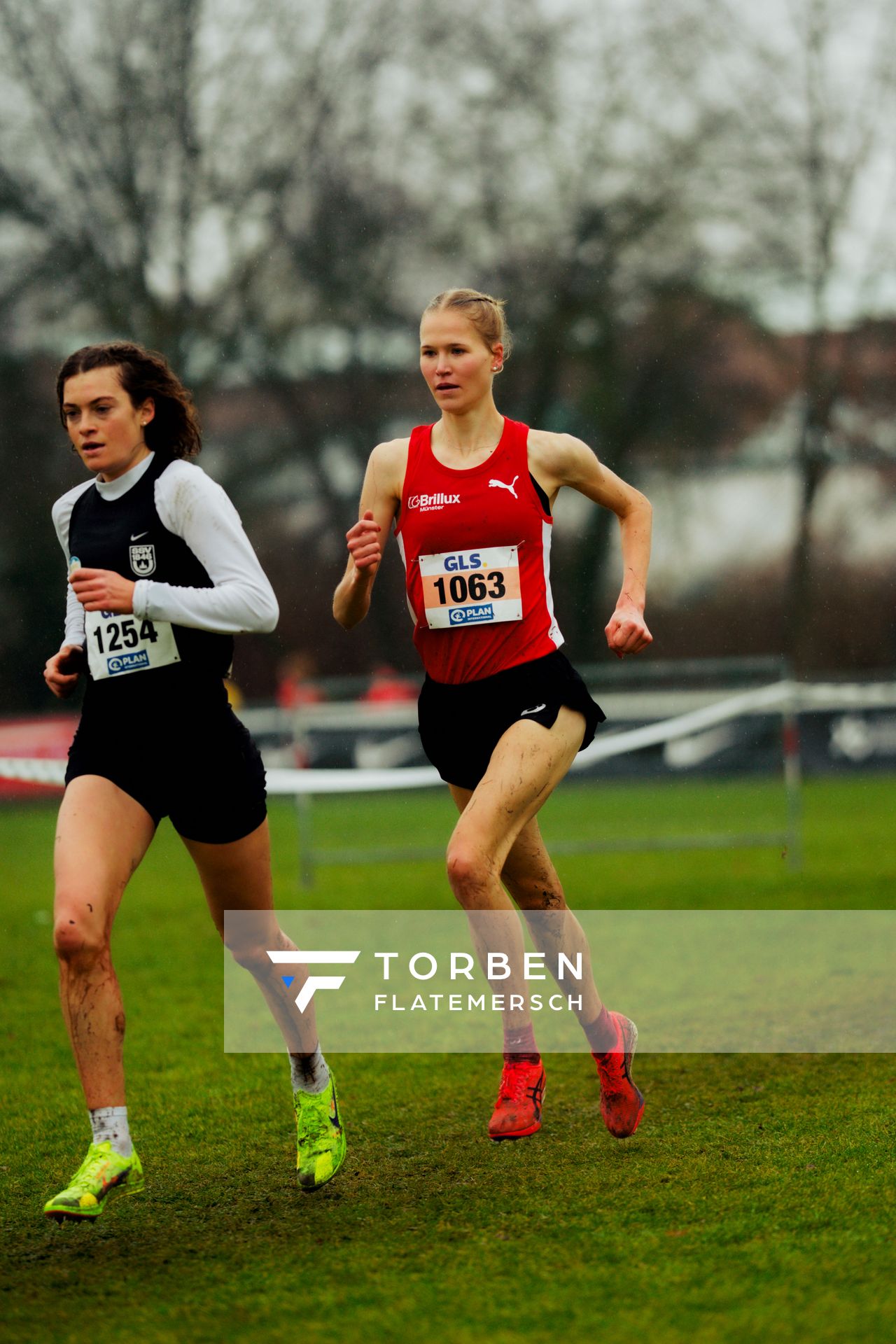 Pia Schlattmann (LG Brillux Münster) im Lauf L09 - Frauen, U23 Langstreckebei den Deutschen Meisterschaften im Crosslauf auf dem Sportgelände Bürgerpark Nord am 30.11.2025 in Darmstadt