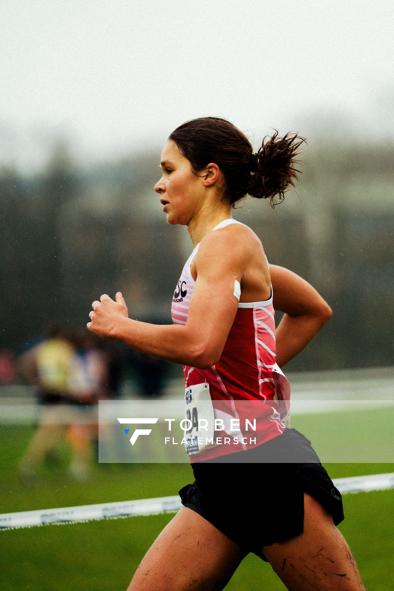 Lisa Tertsch (ASC Darmstadt) im Lauf L09 - Frauen, U23 Langstrecke bei den Deutschen Meisterschaften im Crosslauf auf dem Sportgelände Bürgerpark Nord am 30.11.2025 in Darmstadt
