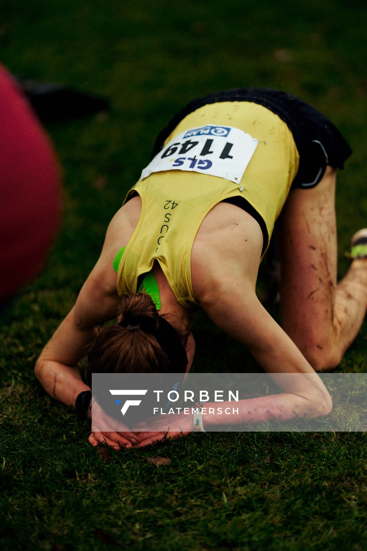 Elena Burkard (LG farbtex Nordschwarzwald) im Lauf L09 - Frauen, U23 Langstrecke bei den Deutschen Meisterschaften im Crosslauf auf dem Sportgelände Bürgerpark Nord am 30.11.2025 in Darmstadt