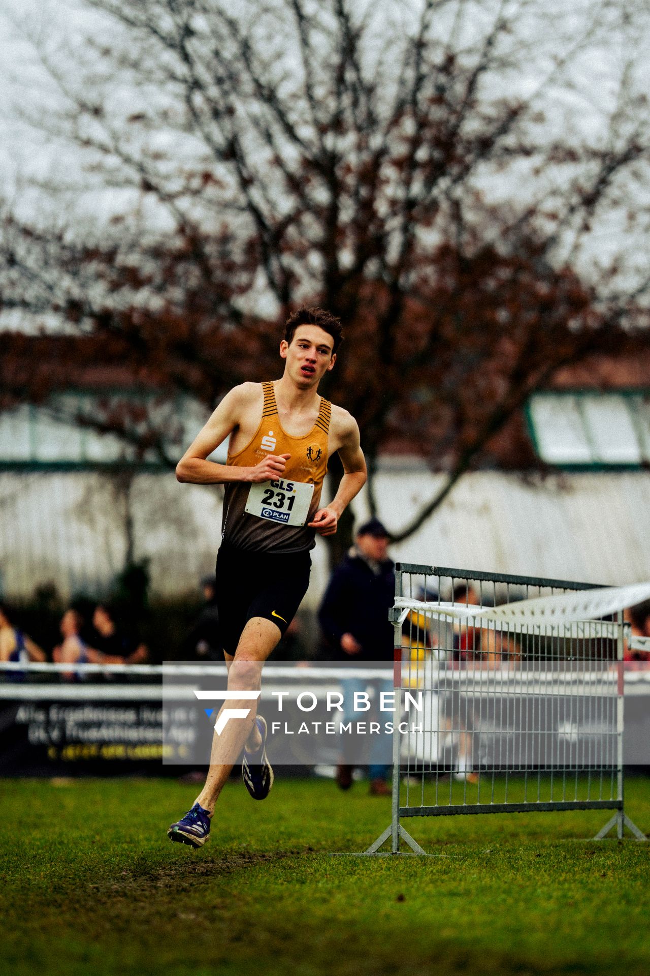 Nick Jäger (LSC Höchstadt/Aisch) im Lauf L10 - Männer, U23 Langstreckebei den Deutschen Meisterschaften im Crosslauf auf dem Sportgelände Bürgerpark Nord am 30.11.2025 in Darmstadt