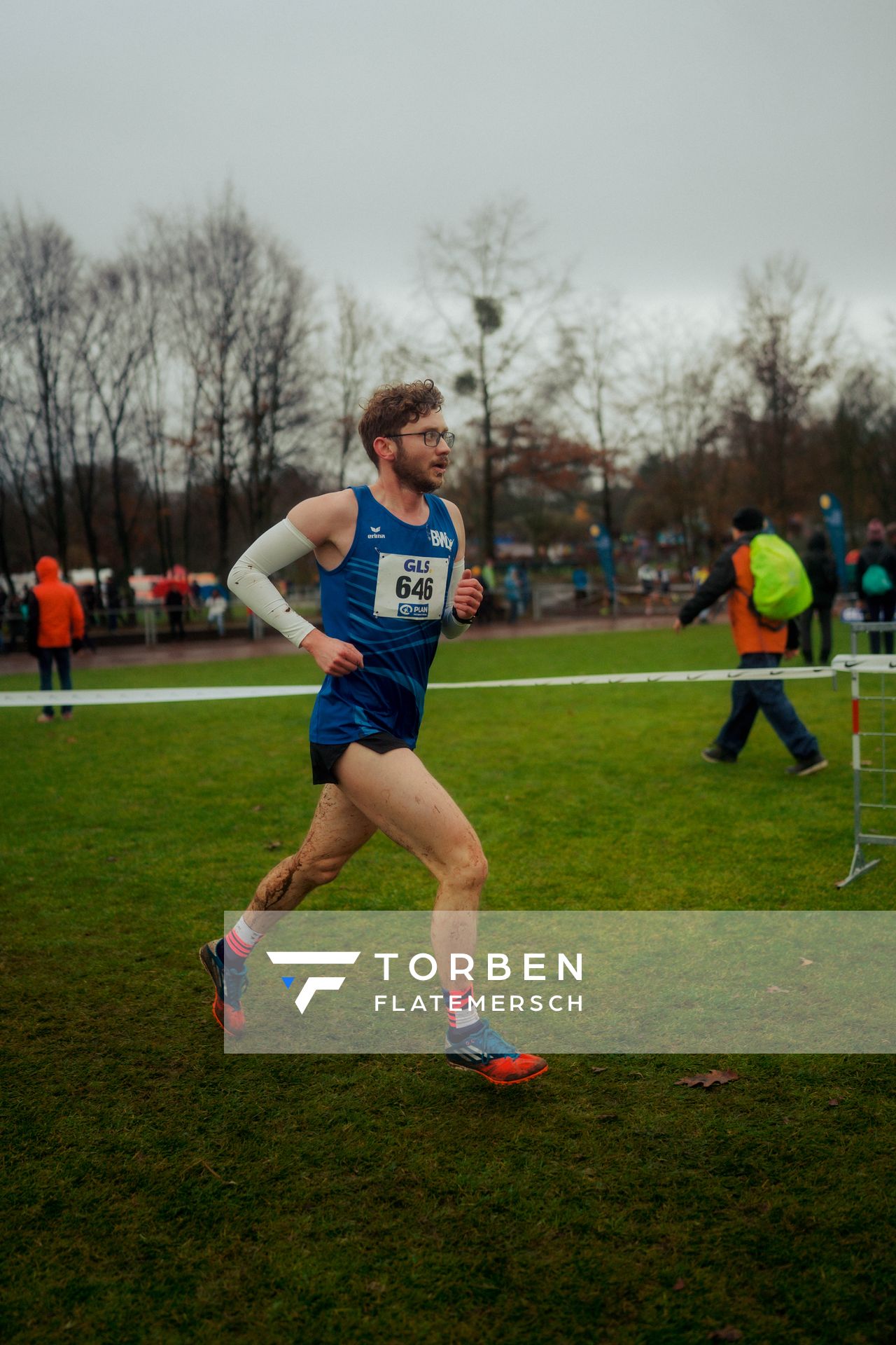 Stefan Fangmann (TuS Blau-Weiß Lohne) im Lauf L10 - Männer, U23 Langstrecke bei den Deutschen Meisterschaften im Crosslauf auf dem Sportgelände Bürgerpark Nord am 30.11.2025 in Darmstadt