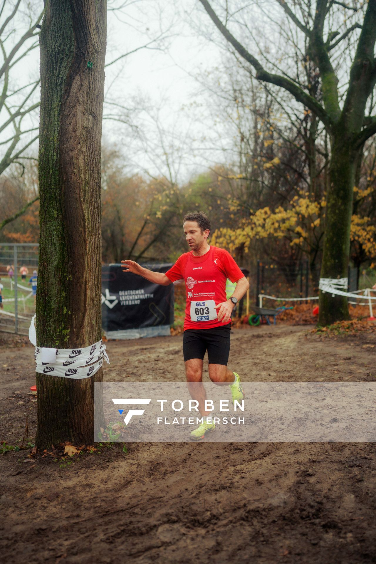 Joseph Katib (LG Braunschweig) im Lauf L10 - Männer, U23 Langstrecke bei den Deutschen Meisterschaften im Crosslauf auf dem Sportgelände Bürgerpark Nord am 30.11.2025 in Darmstadt