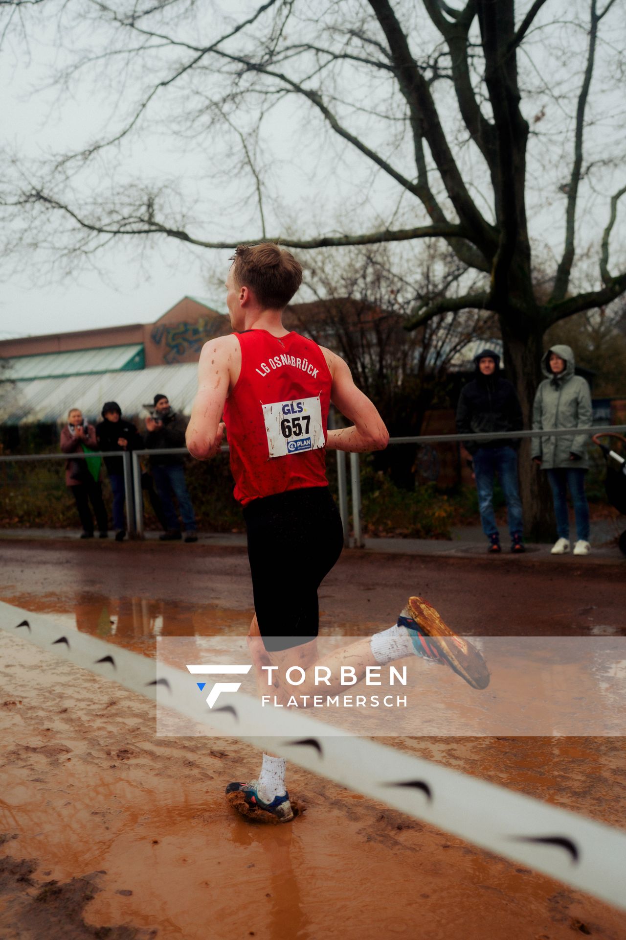 Linus Vennemann (LG Osnabrück) im Lauf L10 - Männer, U23 Langstrecke bei den Deutschen Meisterschaften im Crosslauf auf dem Sportgelände Bürgerpark Nord am 30.11.2025 in Darmstadt