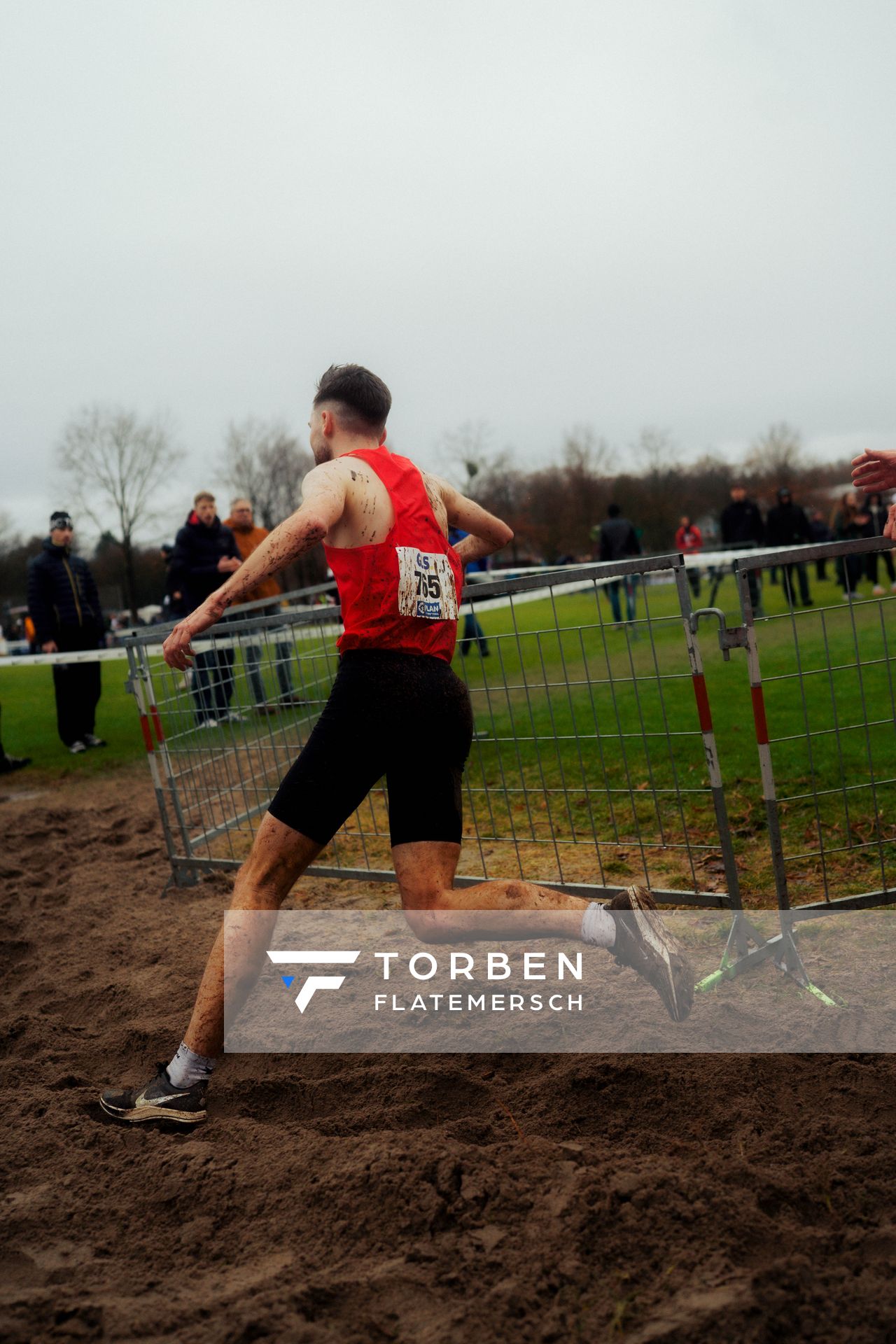 Max Nores (TSV Bayer 04 Leverkusen) im Lauf L10 - Männer, U23 Langstrecke bei den Deutschen Meisterschaften im Crosslauf auf dem Sportgelände Bürgerpark Nord am 30.11.2025 in Darmstadt