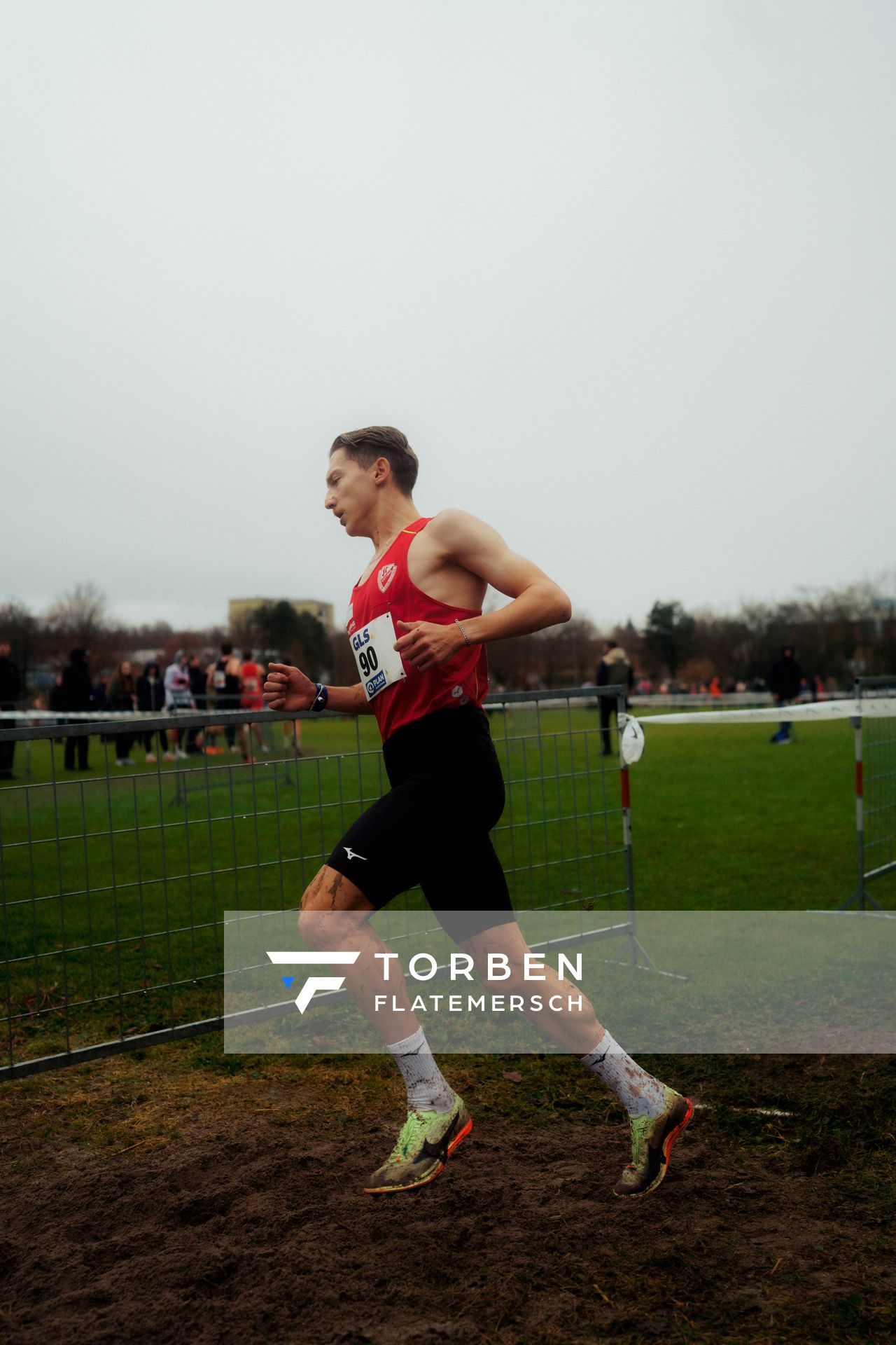Artur Beimler (LC Cottbus) im Lauf L10 - Männer, U23 Langstrecke bei den Deutschen Meisterschaften im Crosslauf auf dem Sportgelände Bürgerpark Nord am 30.11.2025 in Darmstadt