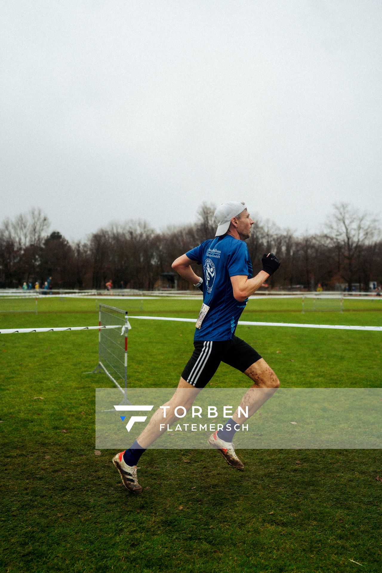 Andreas Bröring (TuS Blau-Weiß Lohne) im Lauf L12 - M35 - M45 Langstrecke bei den Deutschen Meisterschaften im Crosslauf auf dem Sportgelände Bürgerpark Nord am 30.11.2025 in Darmstadt