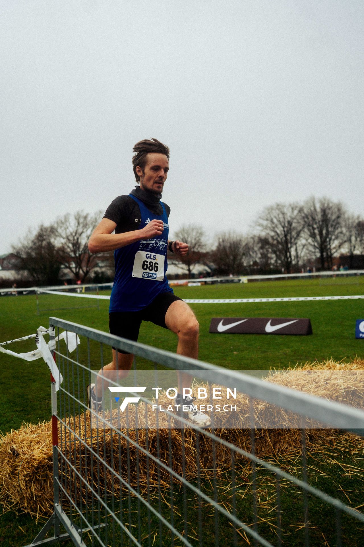 Norbert Englert (LT Ennert Bonn) im Lauf L12 - M35 - M45 Langstrecke bei den Deutschen Meisterschaften im Crosslauf auf dem Sportgelände Bürgerpark Nord am 30.11.2025 in Darmstadt