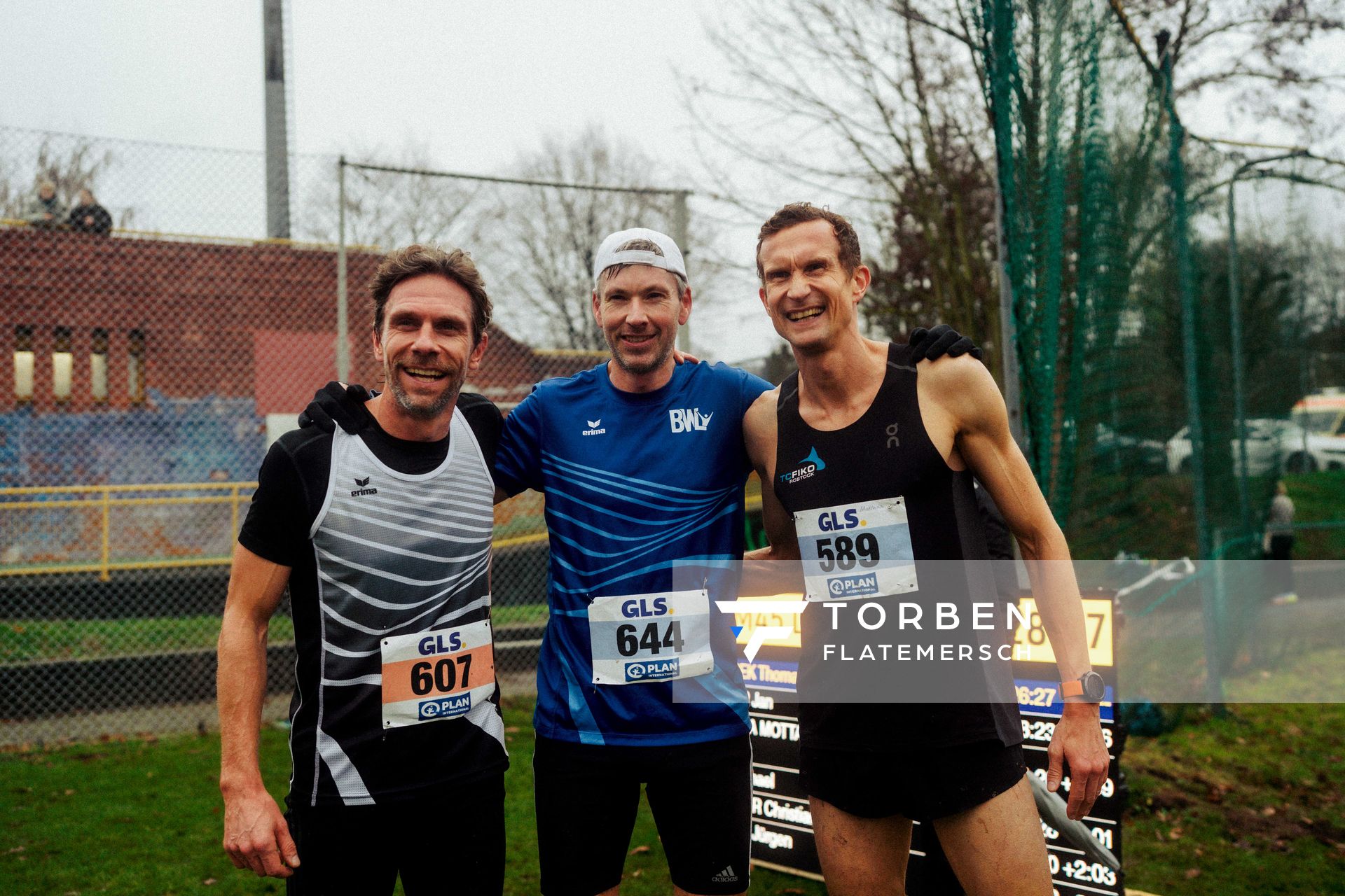 Christian Wiese (TSV Burgdorf), Andreas Bröring (TuS Blau-Weiß Lohne), Matthias Weippert (TC Fiko Rostock) bei den Deutschen Meisterschaften im Crosslauf auf dem Sportgelände Bürgerpark Nord am 30.11.2025 in Darmstadt