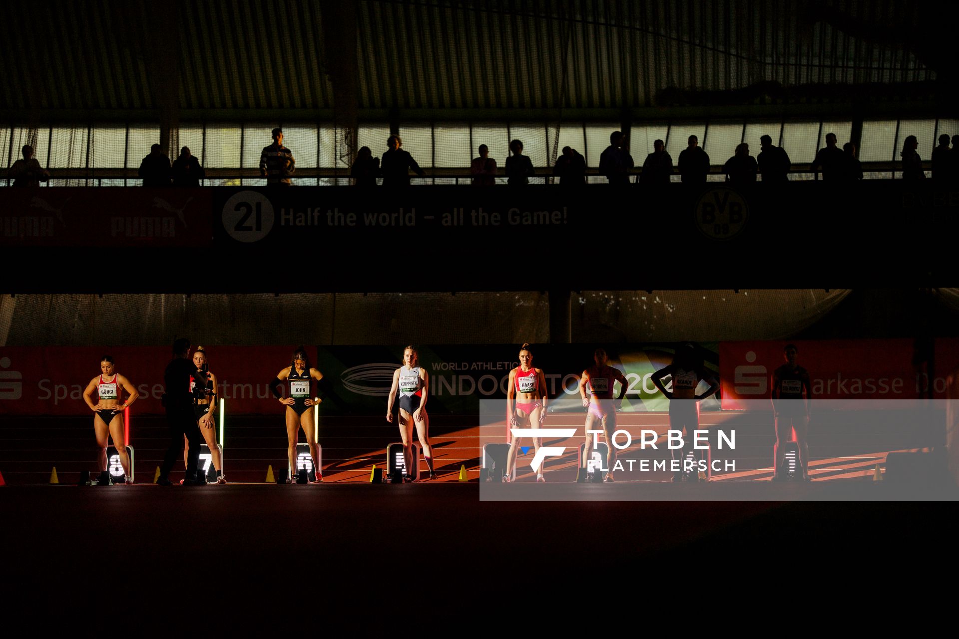 Céline Bürgi (Schweiz), Sophia Junk (LG Rhein-Wied), Viola John (LG Brillux Münster), Lotta Kemppinen (Finnland), Rebekka Haase (Sprintteam Wetzlar), Ewa Swoboda (Polen), Mabel Akande (Großbritannien) am 08.02.2026 beim Sparkassen Indoor Meeting in der Helmut-Körnig-Halle in Dortmund
