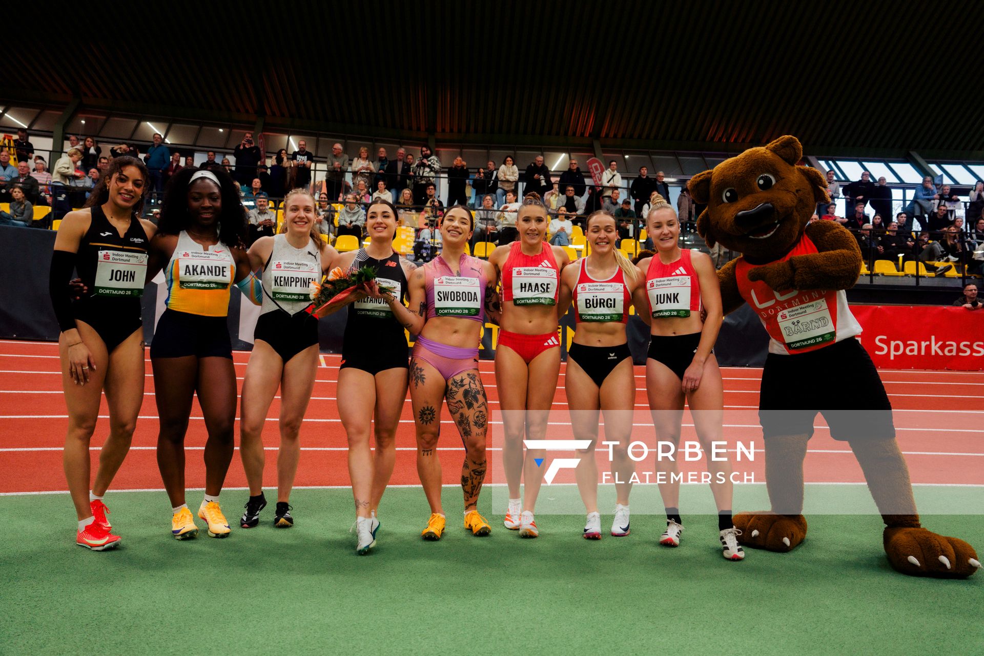 Viola John (LG Brillux Münster), Mabel Akande (Großbritannien), Lotta Kemppinen (Finnland), Magdalena Stefanowicz (Polen), Ewa Swoboda (Polen), Rebekka Haase (Sprintteam Wetzlar), Céline Bürgi (Schweiz), Sophia Junk (LG Rhein-Wied) am 08.02.2026 beim Sparkassen Indoor Meeting in der Helmut-Körnig-Halle in Dortmund