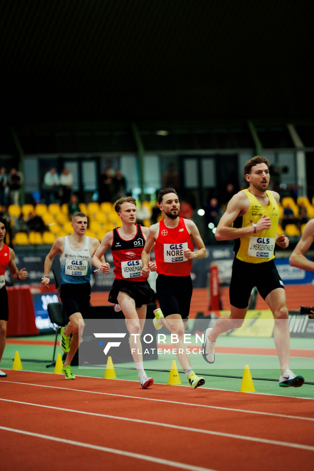 Max Nores (TSV 04 Bayer Leverkusen), Linus Vennemann (LG Osnabrück) am 27.02.2026 bei den Deutschen Hallen Meisterschaften in der Helmut-Körnig-Halle in Dortmund