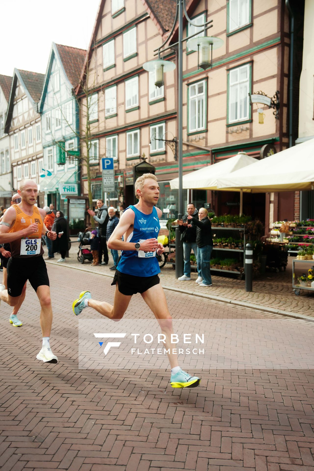 Nils Voigt (TV Wattenscheid 01), Florian Bremm (Franconia Athletics) am 08.03.2026 bei den Deutschen Meisterschaften 10 km Straße in Uelzen