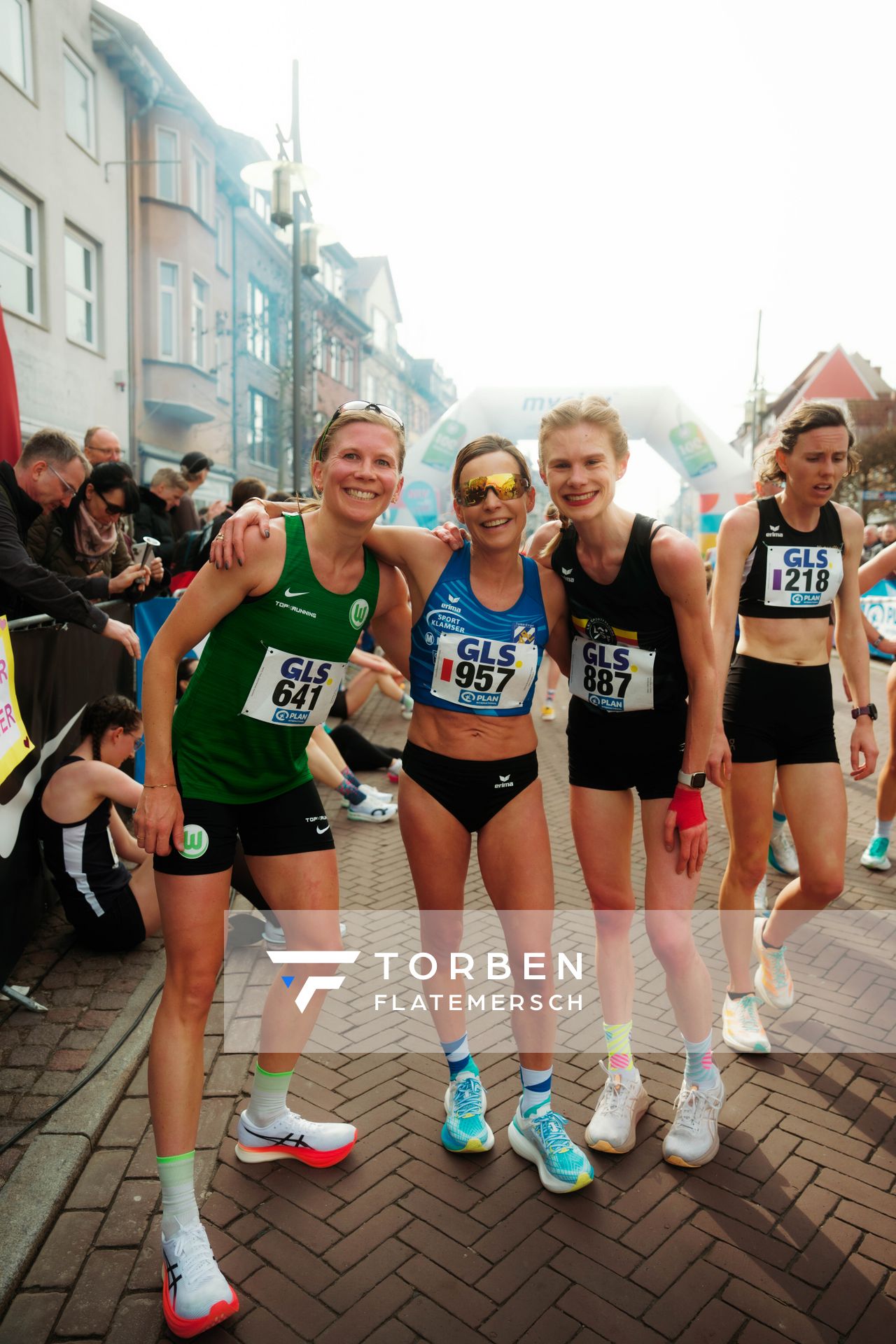 Katharina Stark (VfL Wolfsburg), Sabrina Mockenhaupt-Gregor (Tomerdinger LV), Jillian Uhlenbrock (LSF Münster) am 08.03.2026 bei den Deutschen Meisterschaften 10 km Straße in Uelzen