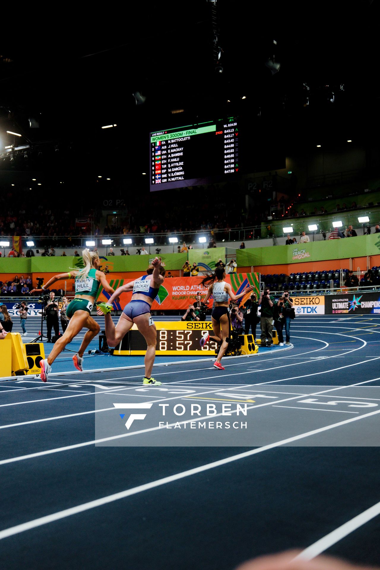 Jessica Hull (Australia), Nadia Battocletti (Italy), Emily MacKay (United States) on 21.03.2026 at the World Athletics Indoor Championships 2026 in Torun
