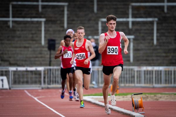 Jonas Just (LG Osterode) ueber 3000m am 11.07.2020 waehrend dem Backontrack-Meeting in Dortmund