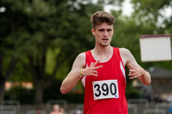 Jonas Just (LG Osterode) ueber 3000m am 11.07.2020 waehrend dem Backontrack-Meeting in Dortmund