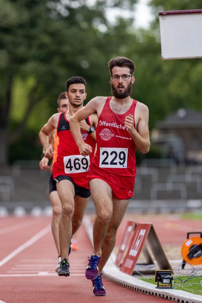 Henrik Wagner (LG Braunschweig) ueber 3000m am 11.07.2020 waehrend dem Backontrack-Meeting in Dortmund