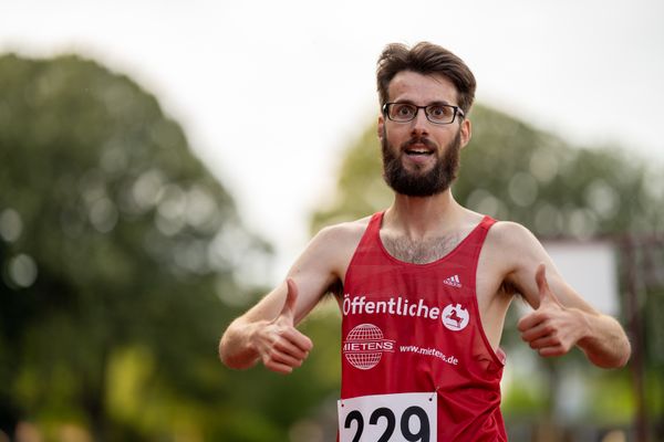 Henrik Wagner (LG Braunschweig) ueber 3000m am 11.07.2020 waehrend dem Backontrack-Meeting in Dortmund